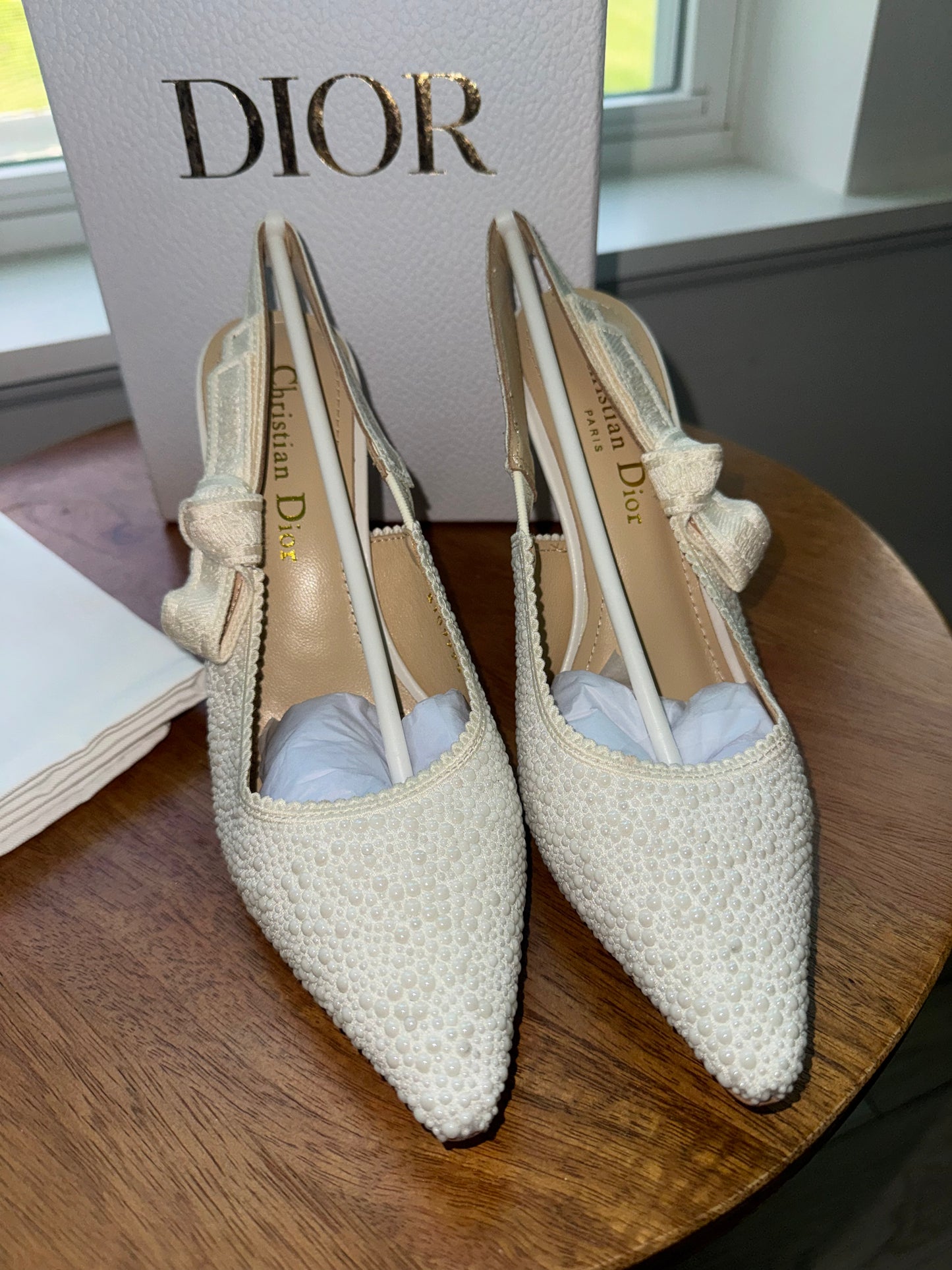 Tacones Dior talla 8 con perlas top quality beige