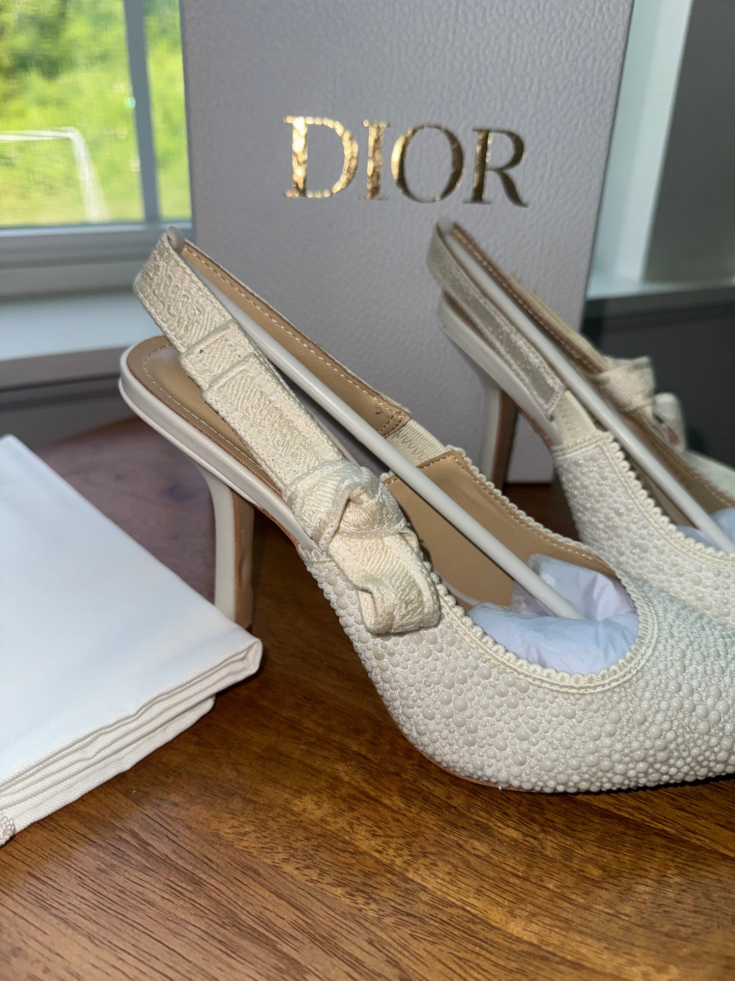 Tacones Dior talla 8 con perlas top quality beige