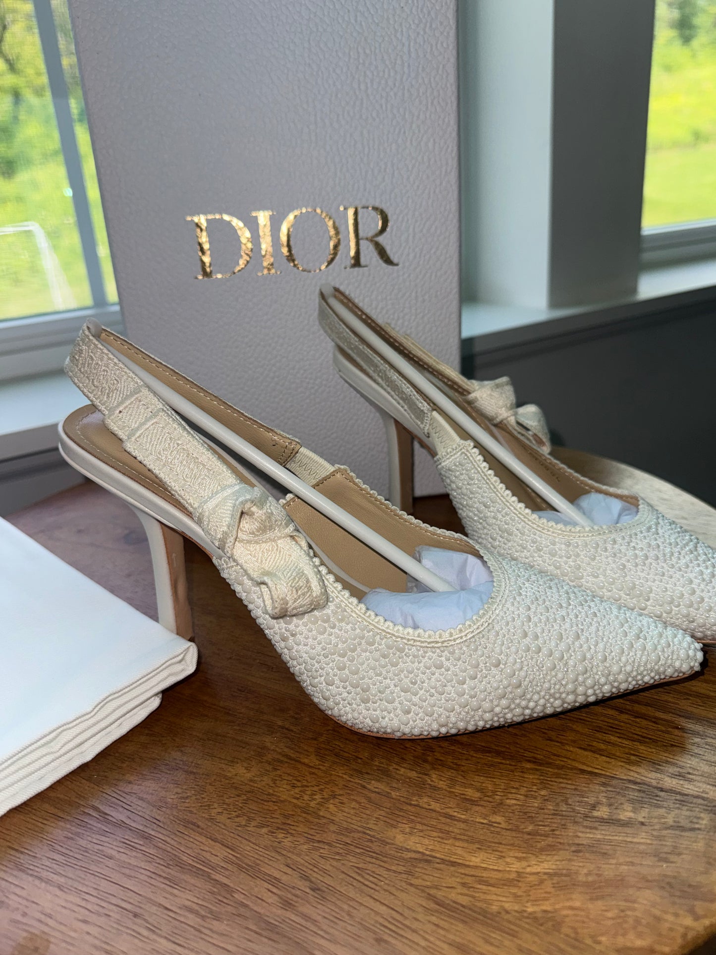 Tacones Dior talla 8 con perlas top quality beige