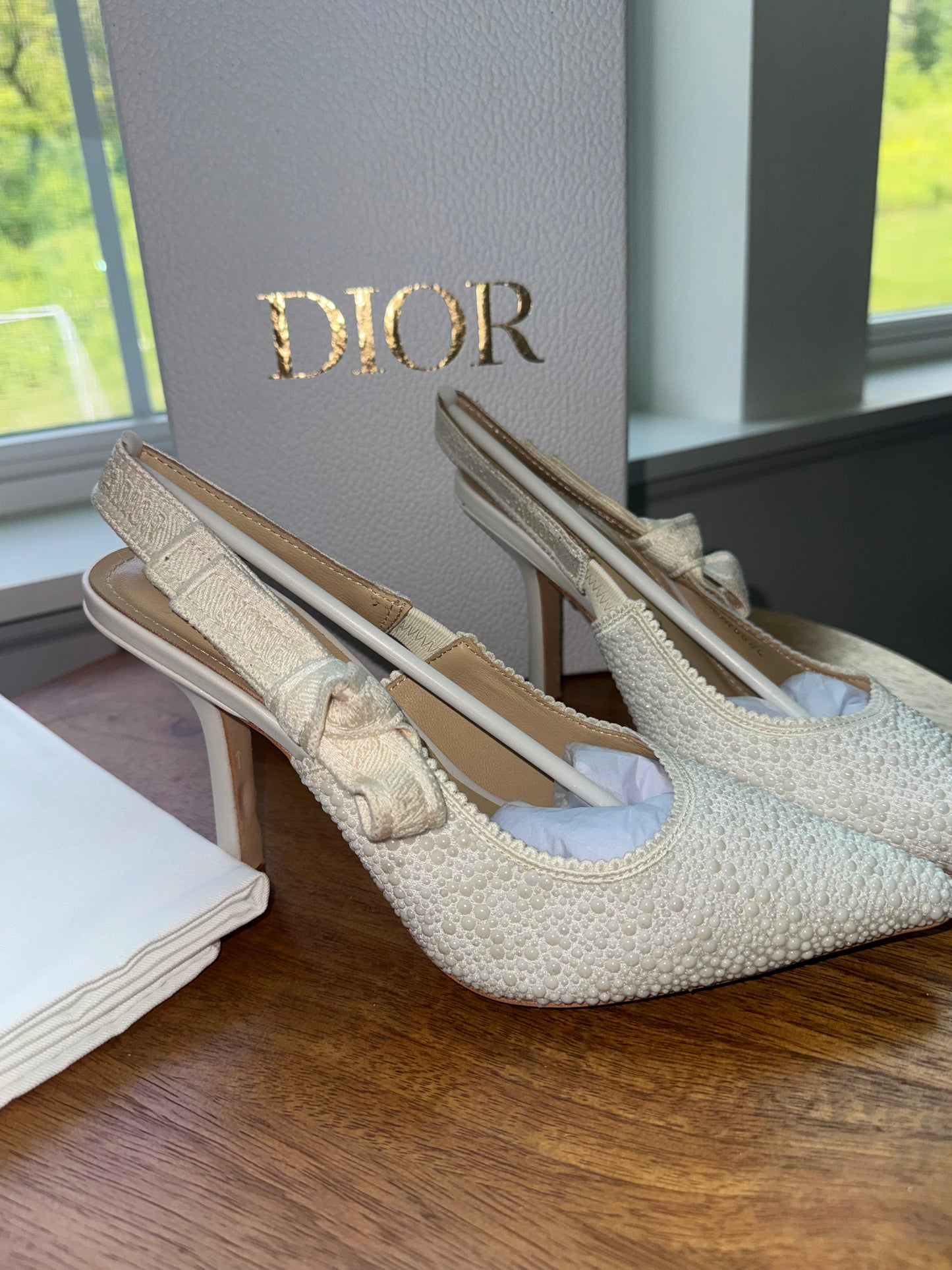 Tacones Dior talla 8 con perlas top quality beige