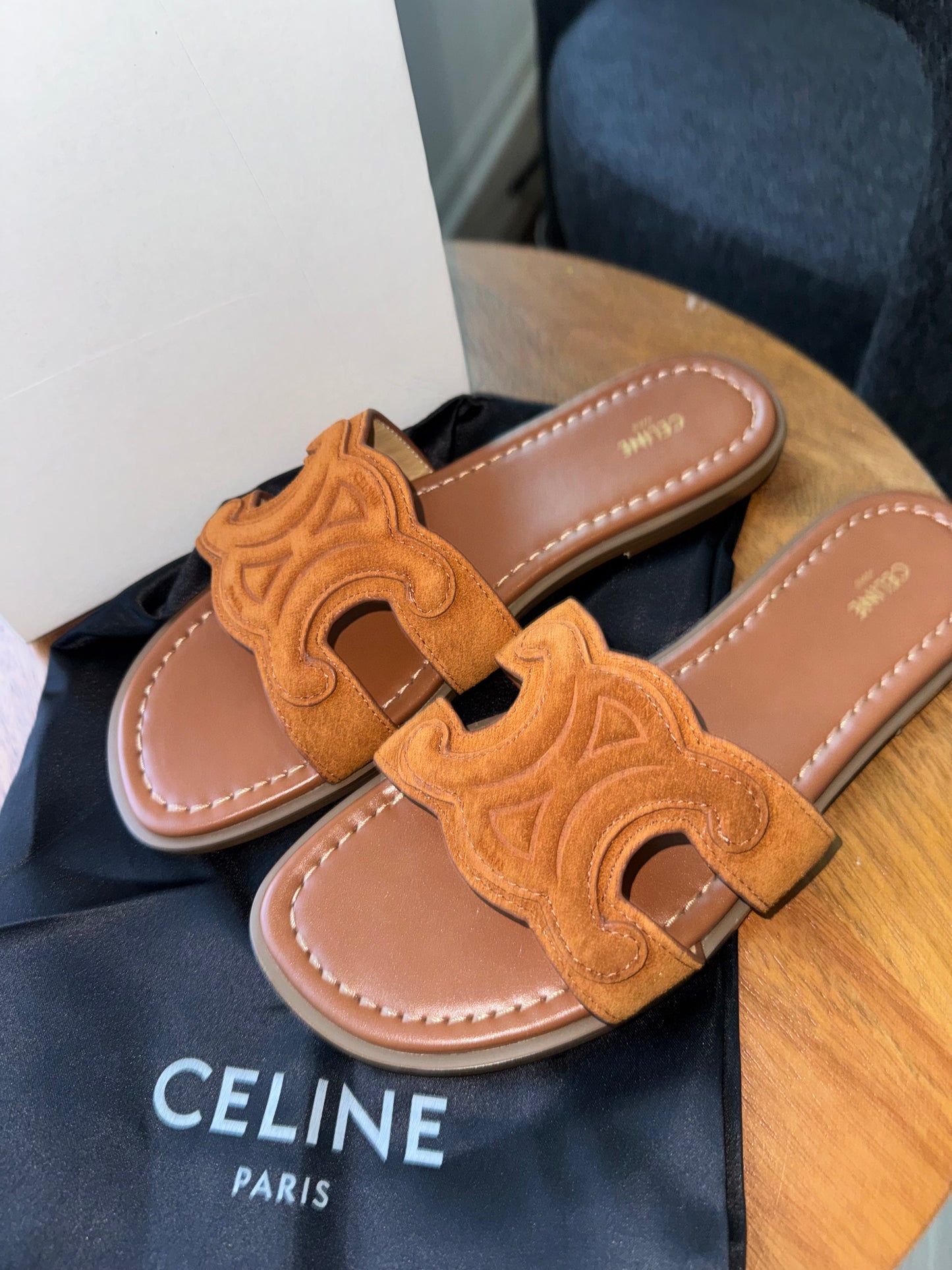 Sandalias Celine talla 8 top quality con caja y cubre polvo