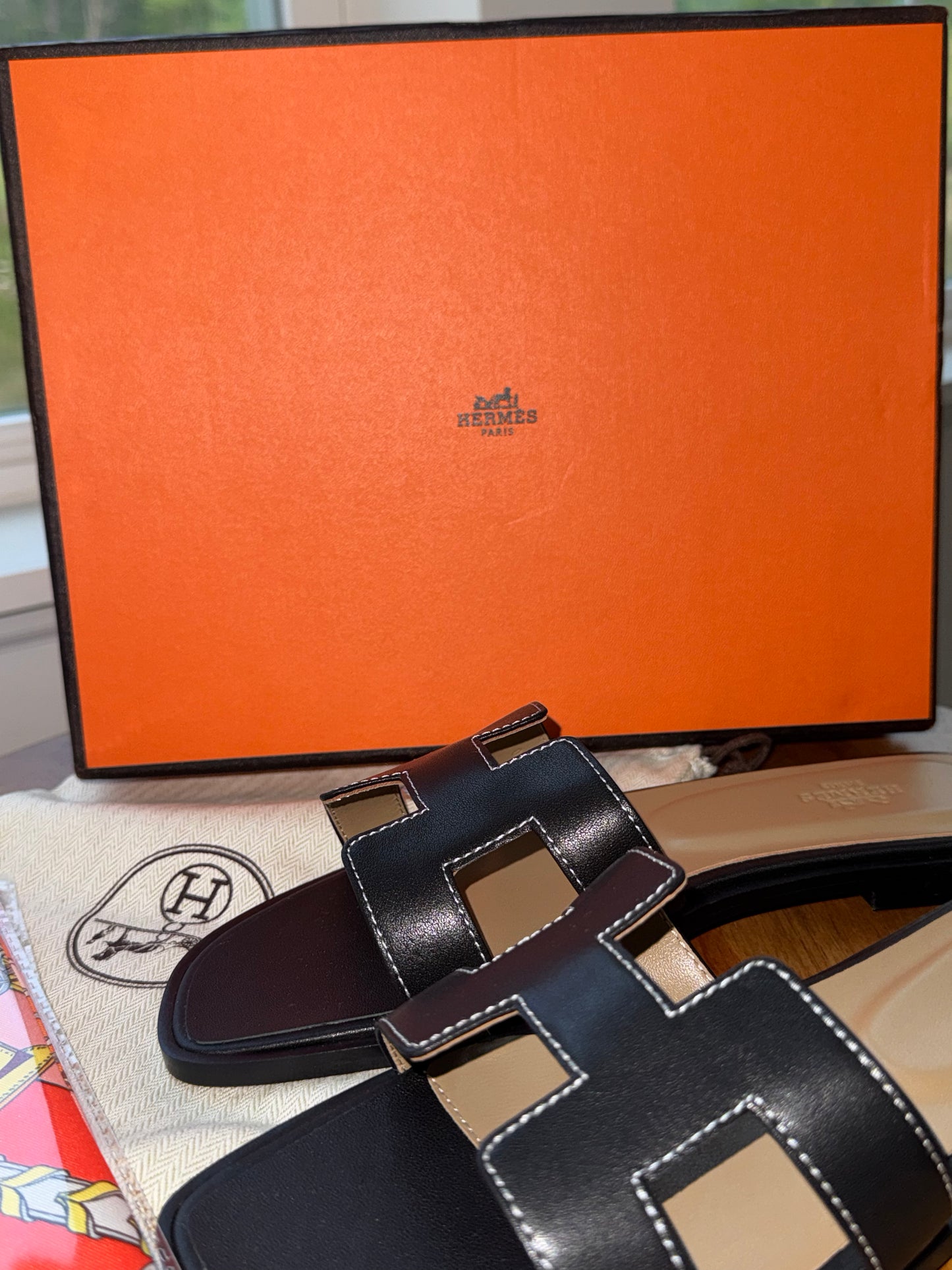Sandalias Hermes negras talla 8 top quality con cubre polvo y mascada