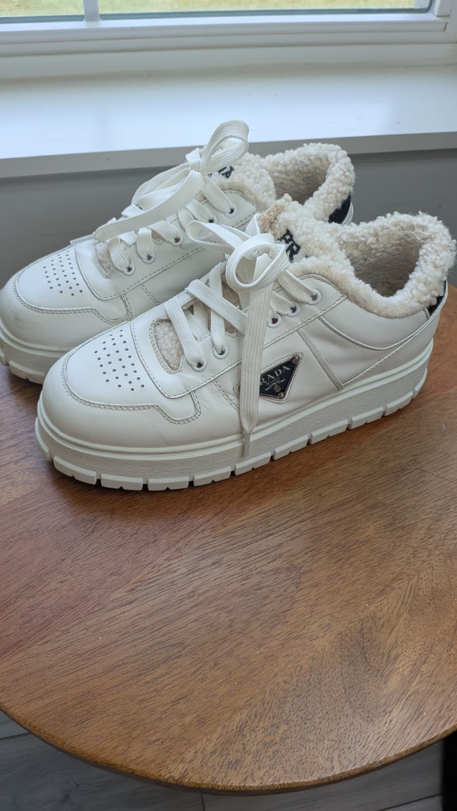 Tenis Prada talla 8 closet sale seminuevos