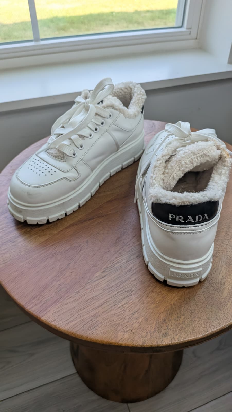 Tenis Prada talla 8 closet sale seminuevos