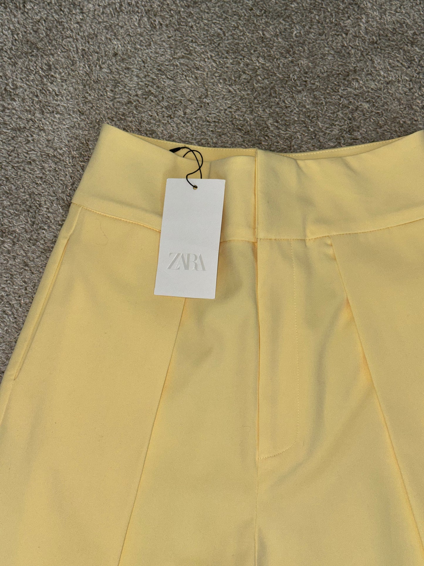 Closet sale pantalón Zara Amarillo XS nuevo