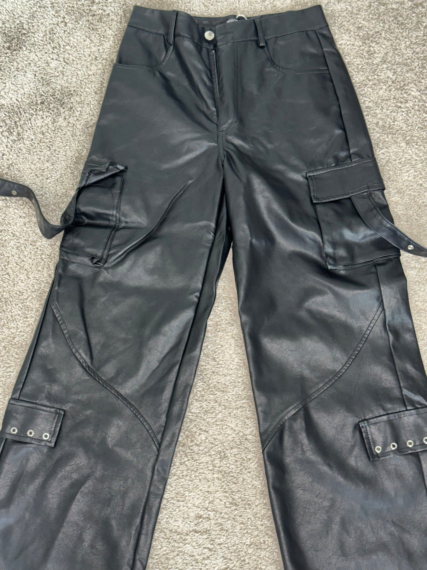 Closet sale pantalón cuero small