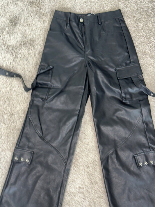 Closet sale pantalón cuero small