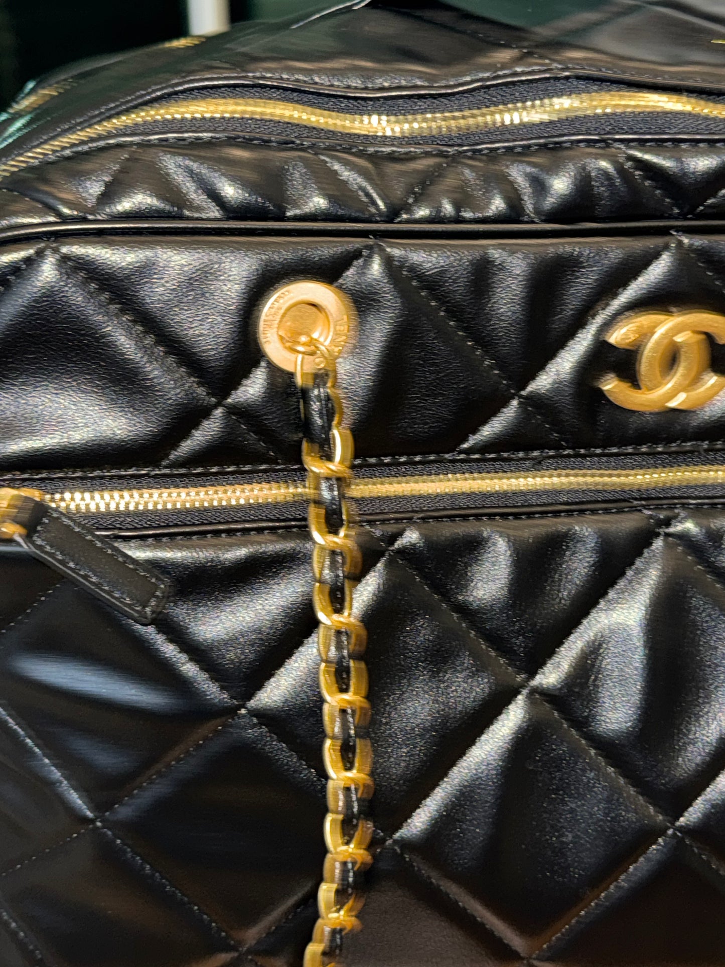 Maleta Chanel negra extra grande sin caja solo cubre polvo