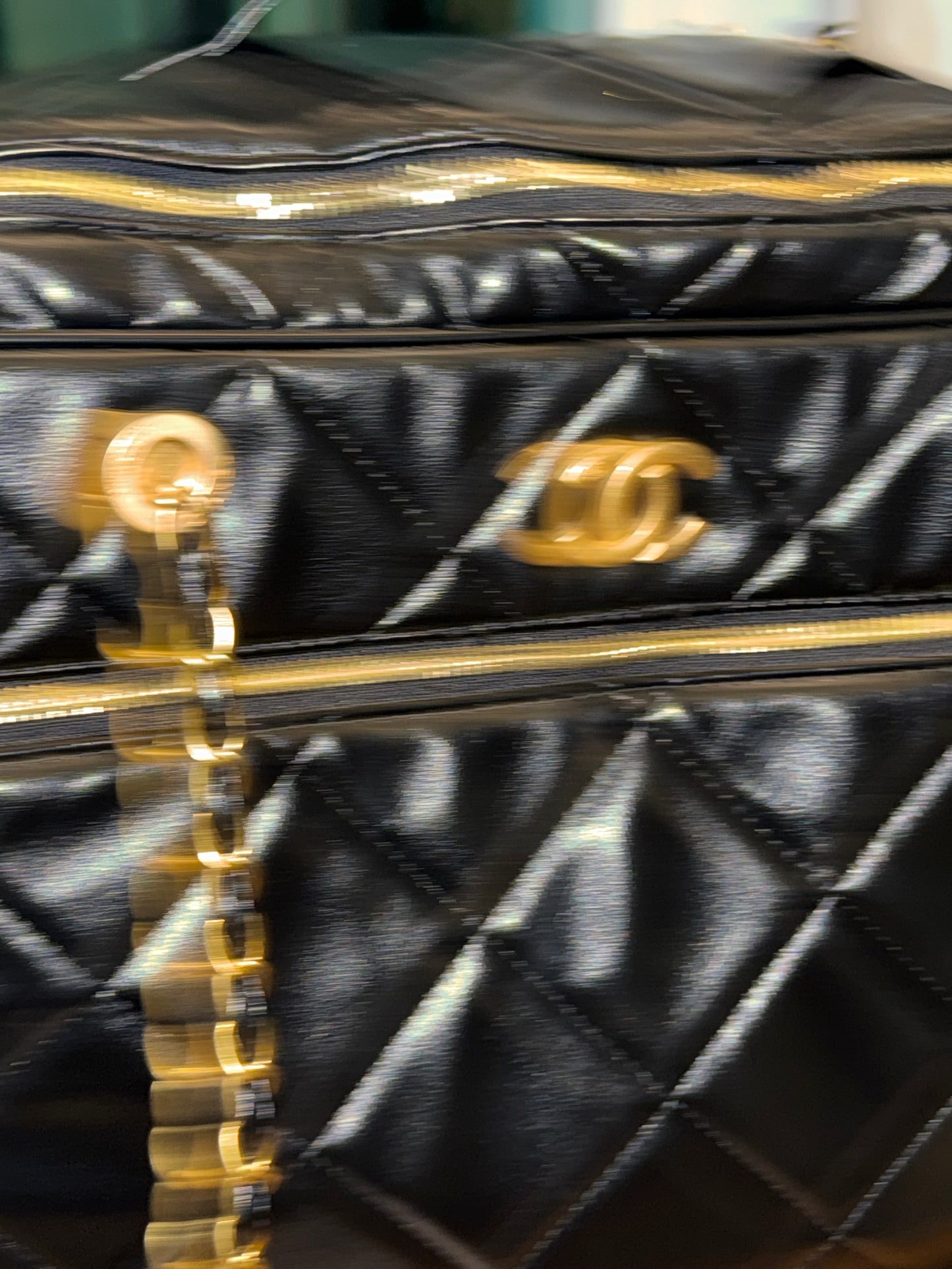 Maleta Chanel negra extra grande sin caja solo cubre polvo