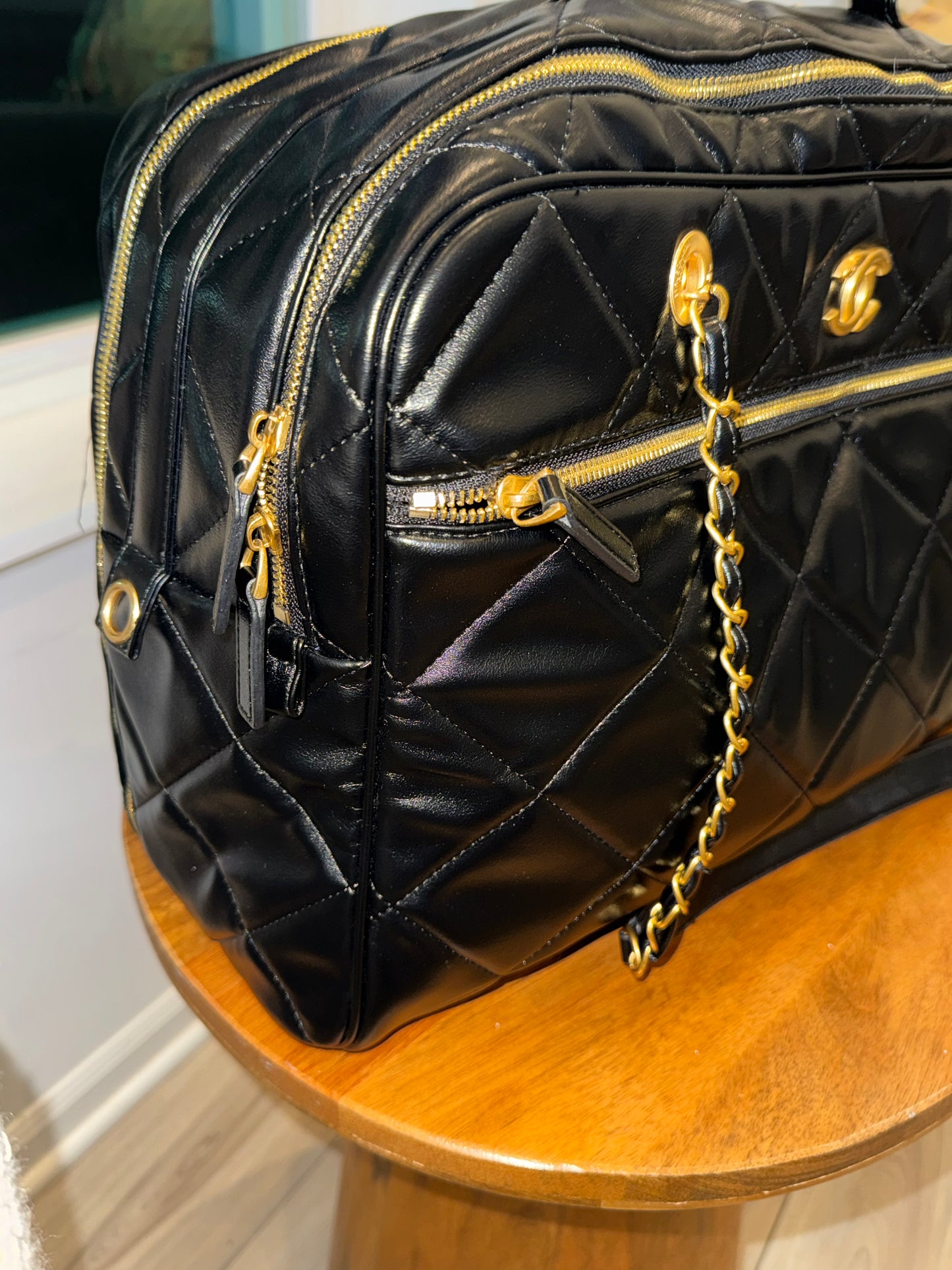 Maleta Chanel negra extra grande sin caja solo cubre polvo