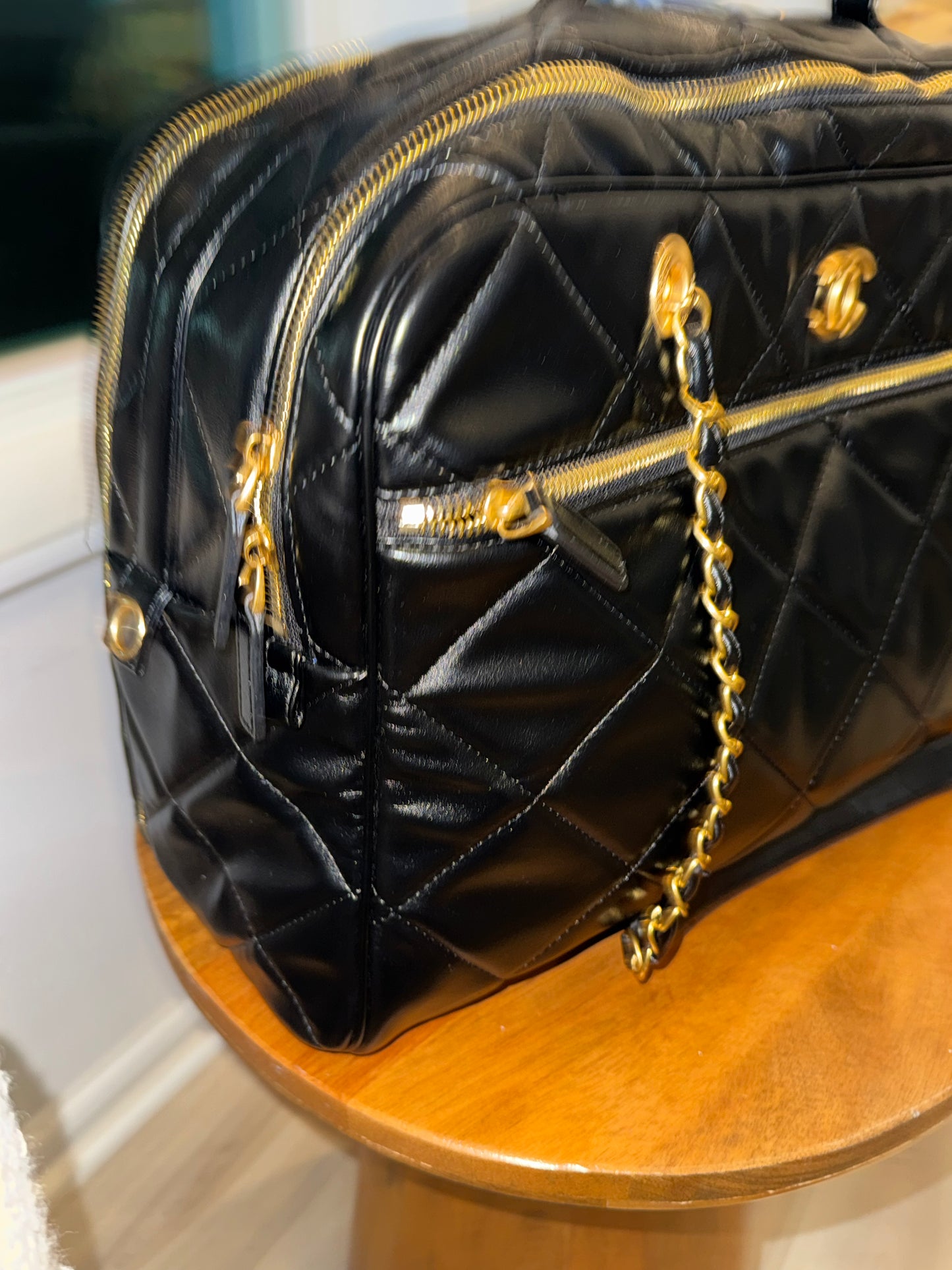 Maleta Chanel negra extra grande sin caja solo cubre polvo