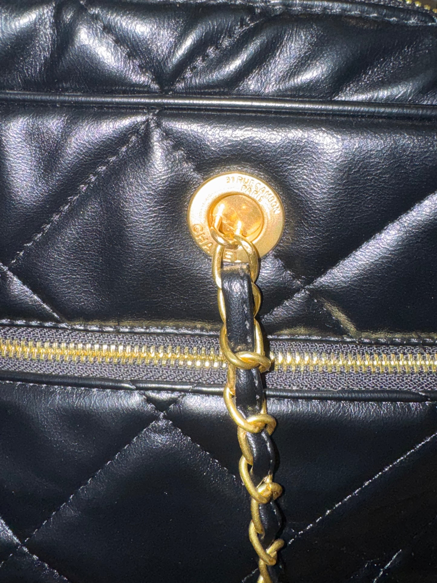 Maleta Chanel negra extra grande sin caja solo cubre polvo