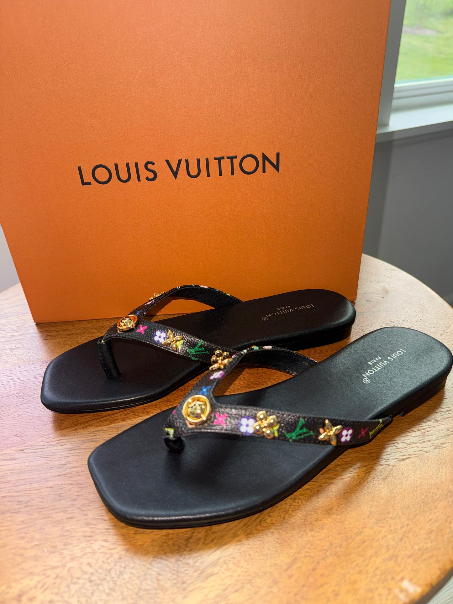 Sandalias nueva temporada Louis Vuitton talla 8 top quality con caja y cubre polvo