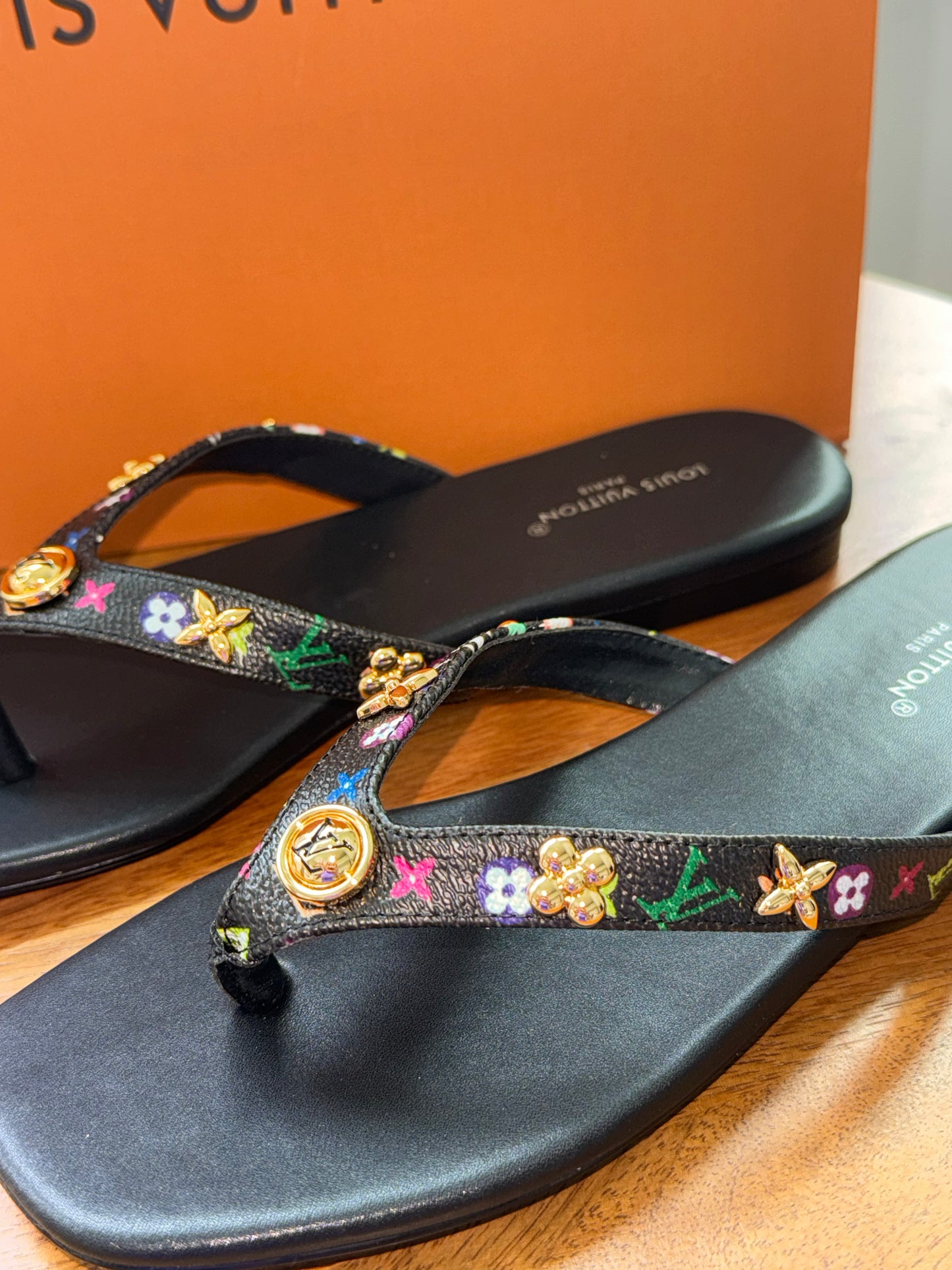 Sandalias nueva temporada Louis Vuitton talla 8 top quality con caja y cubre polvo