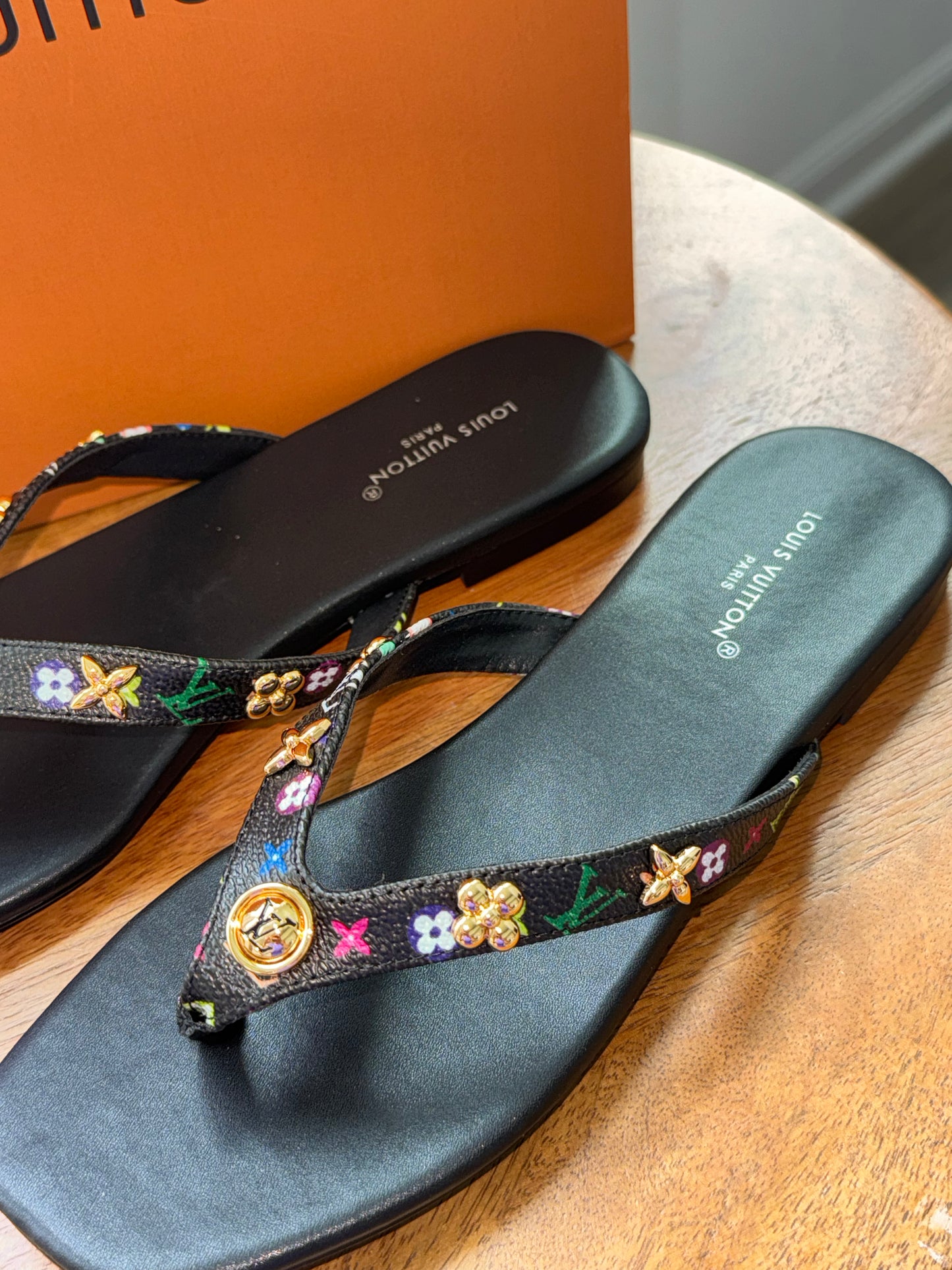 Sandalias nueva temporada Louis Vuitton talla 8 top quality con caja y cubre polvo
