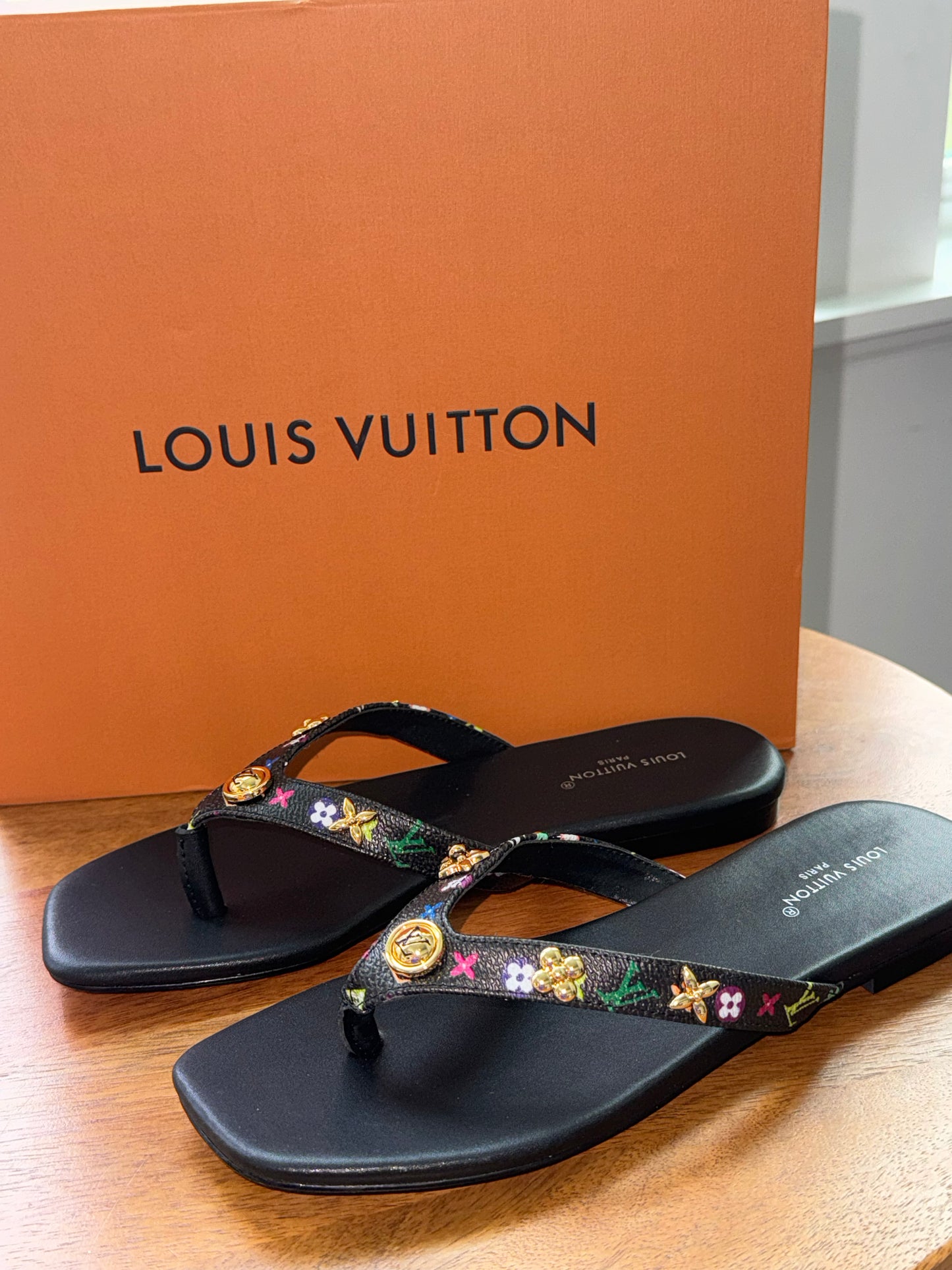 Sandalias nueva temporada Louis Vuitton talla 8 top quality con caja y cubre polvo