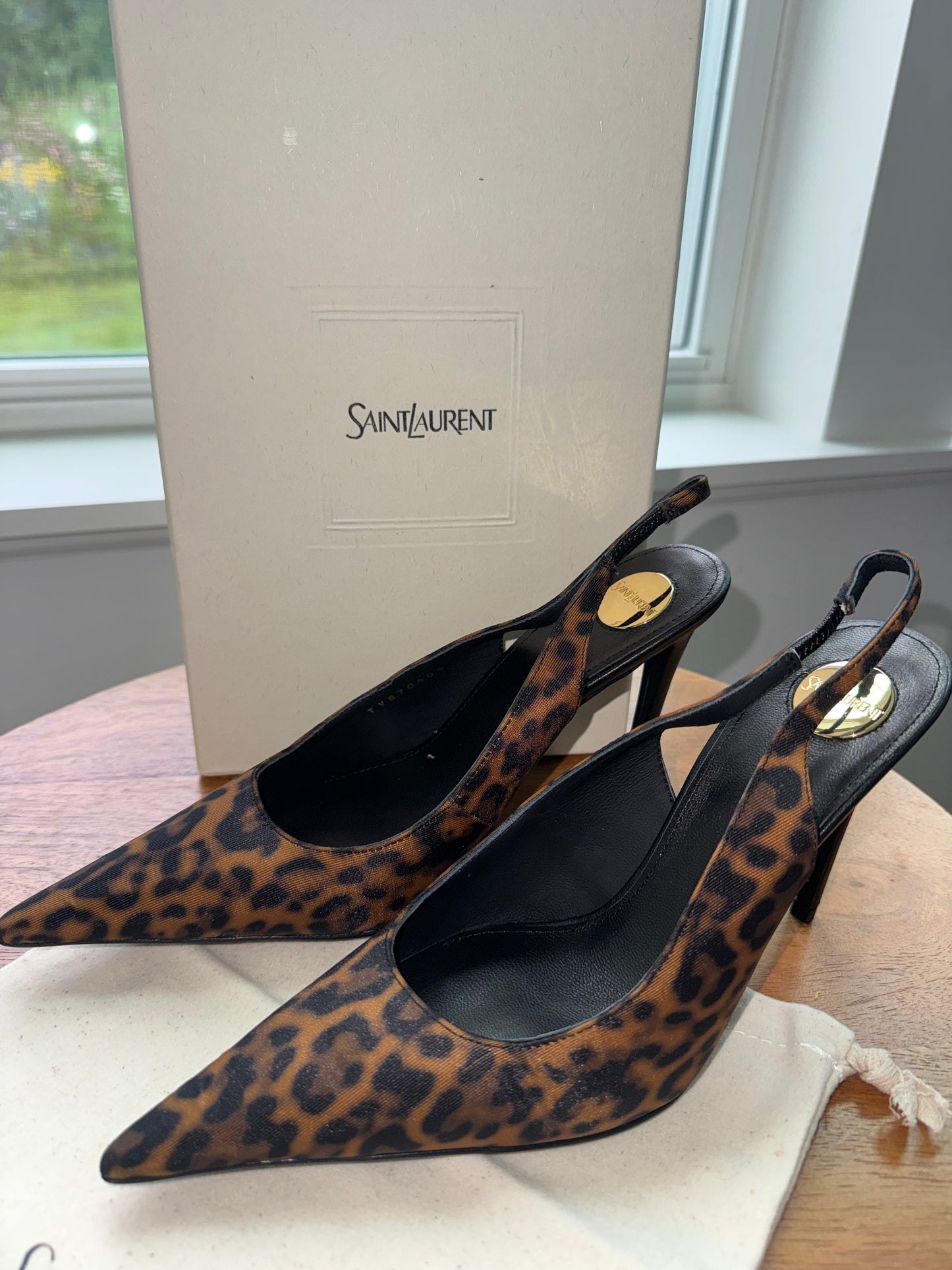 Tacones yves saint Laurent talla 8 top quality con caja y cubre polvo