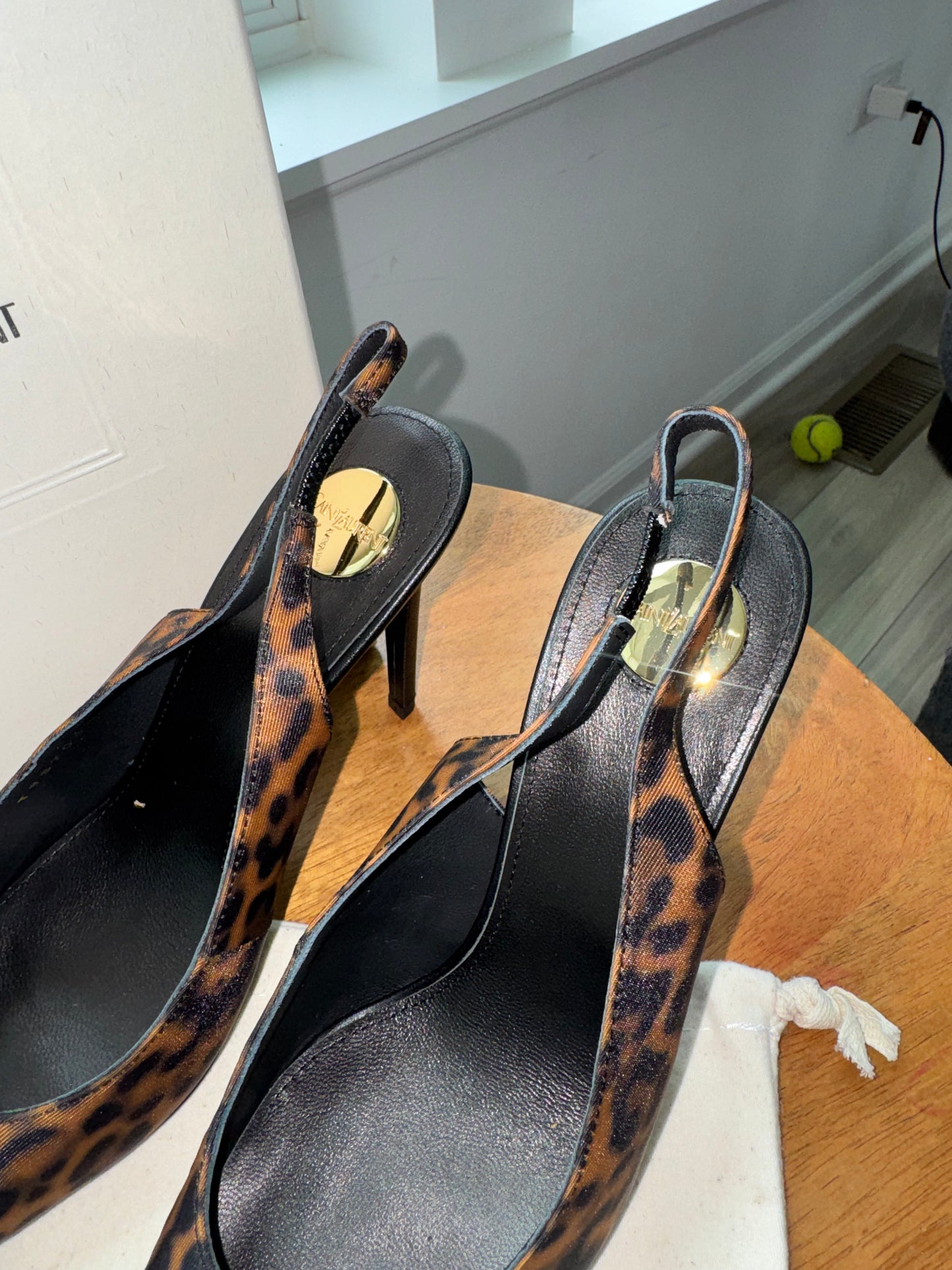 Tacones yves saint Laurent talla 8 top quality con caja y cubre polvo
