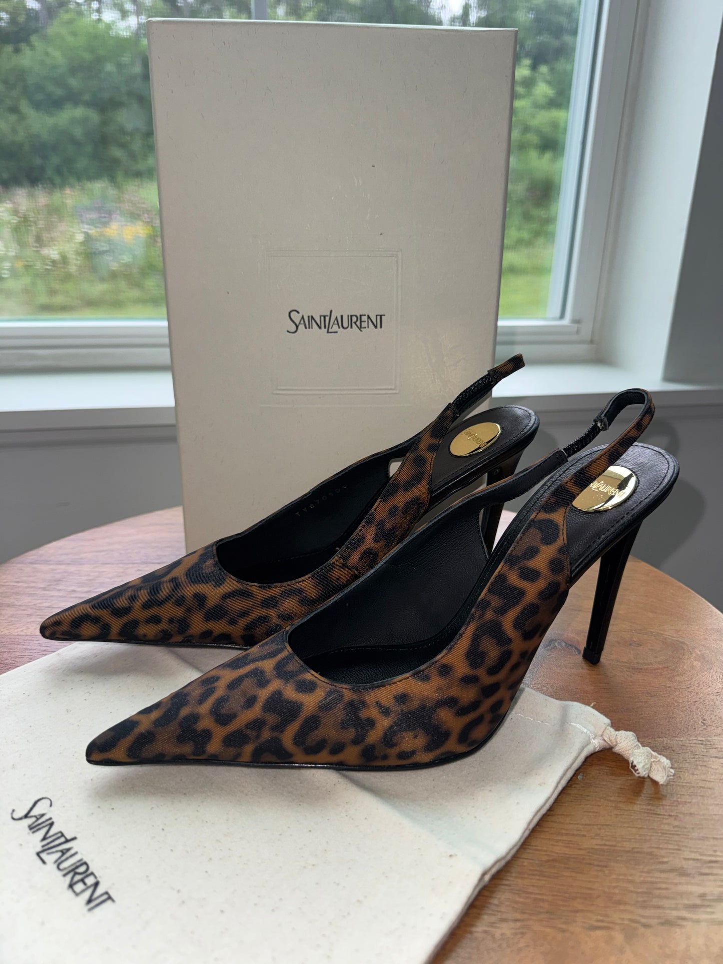 Tacones yves saint Laurent talla 8 top quality con caja y cubre polvo