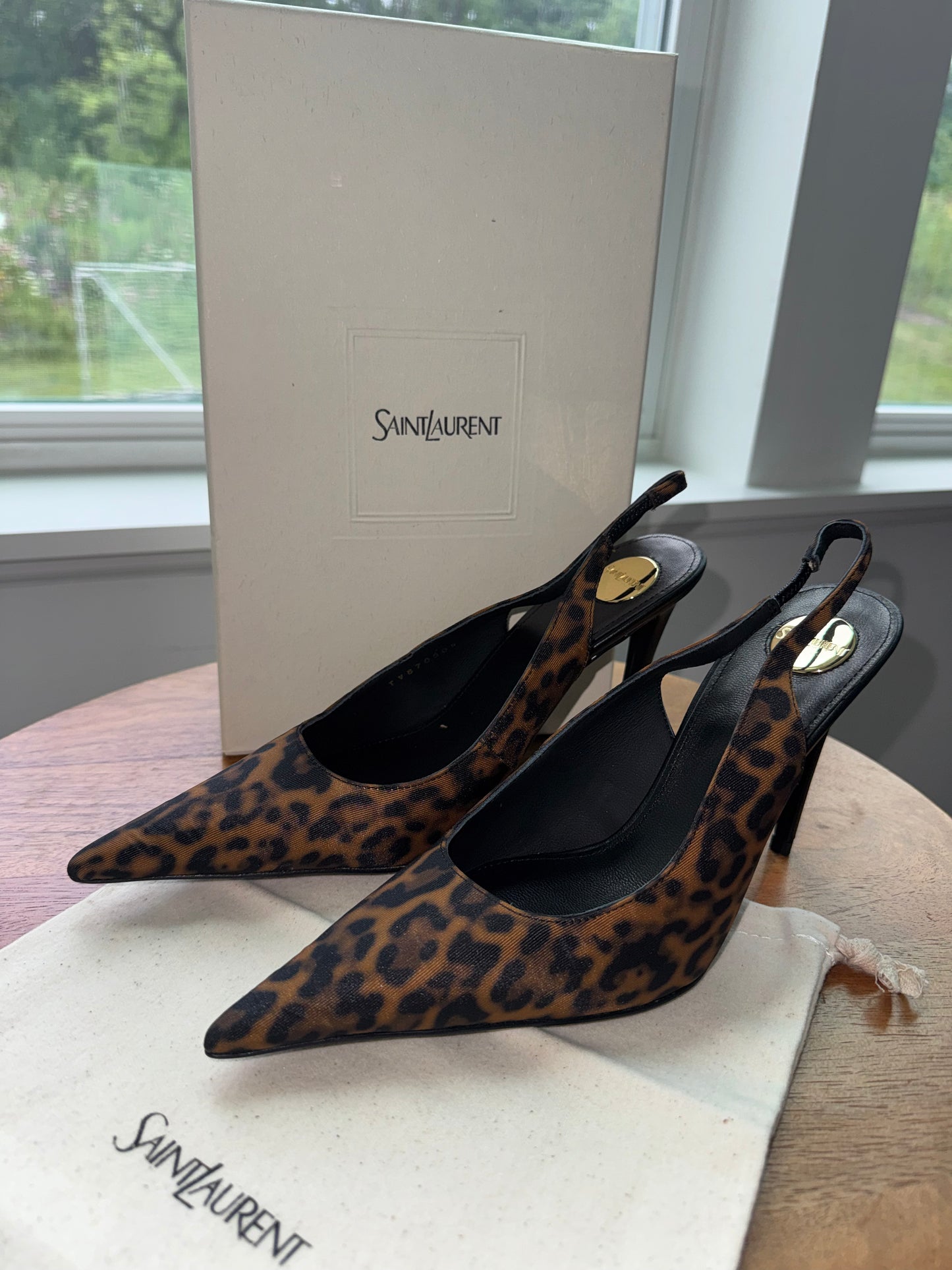 Tacones yves saint Laurent talla 8 top quality con caja y cubre polvo
