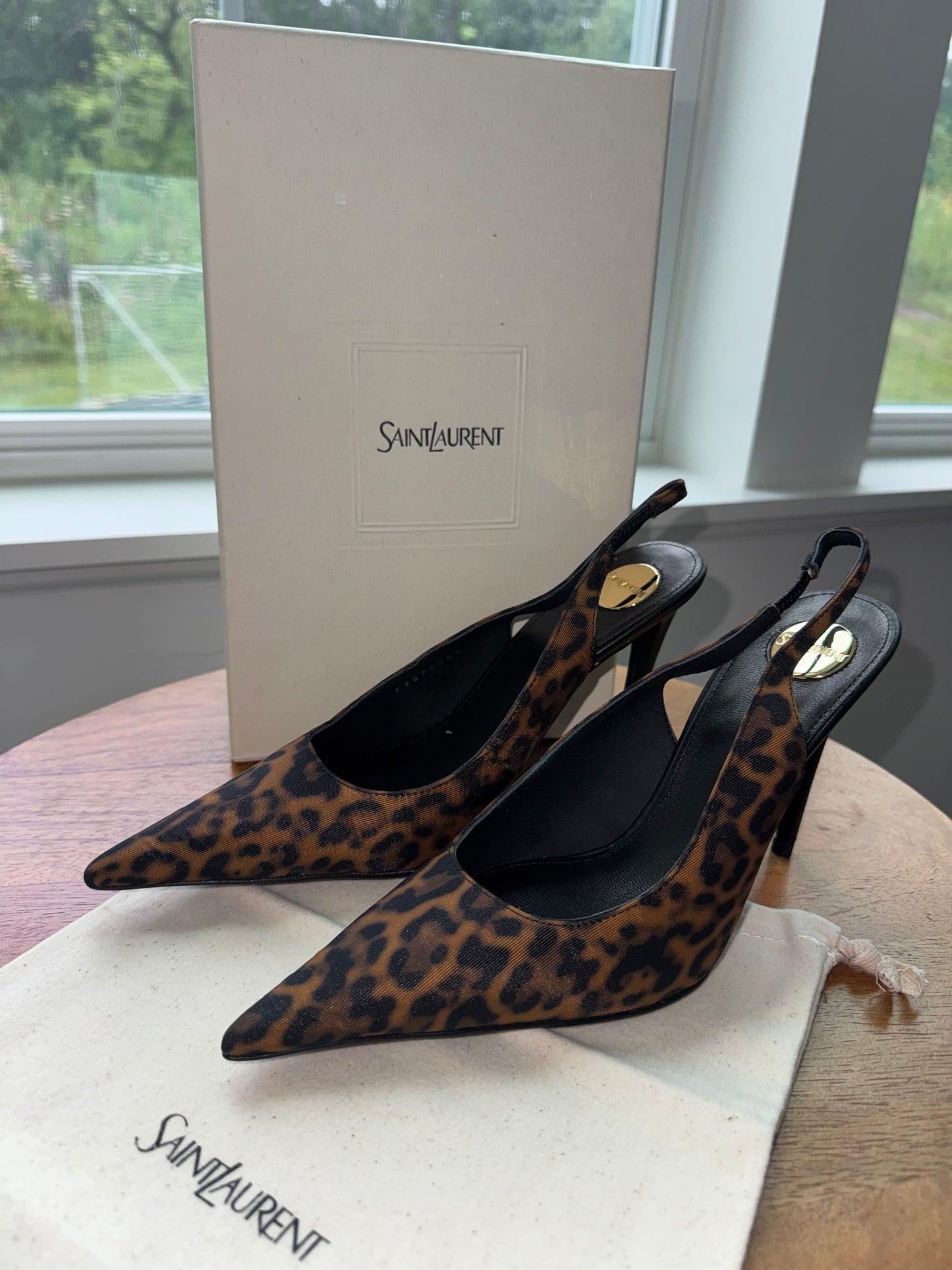 Tacones yves saint Laurent talla 8 top quality con caja y cubre polvo