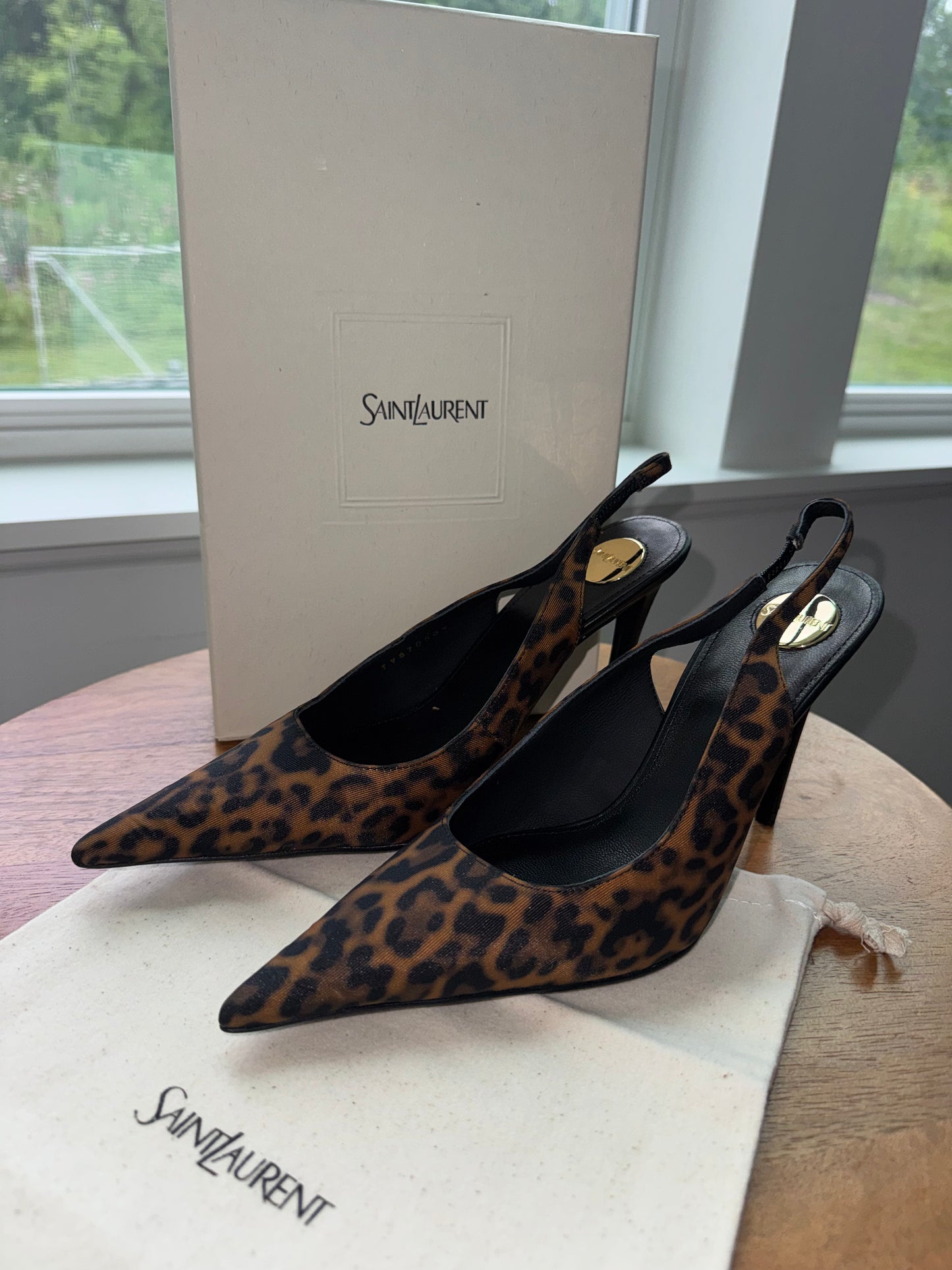 Tacones yves saint Laurent talla 8 top quality con caja y cubre polvo