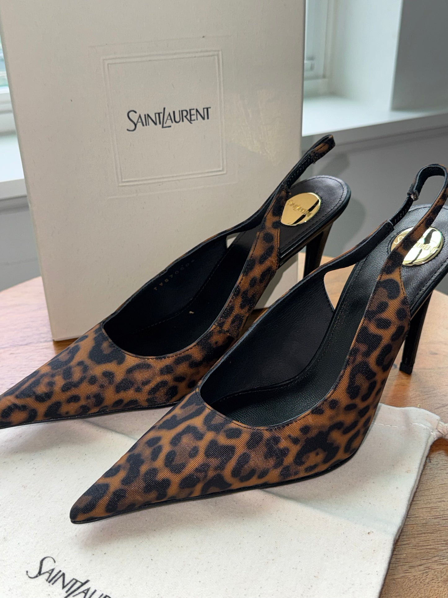 Tacones yves saint Laurent talla 8 top quality con caja y cubre polvo