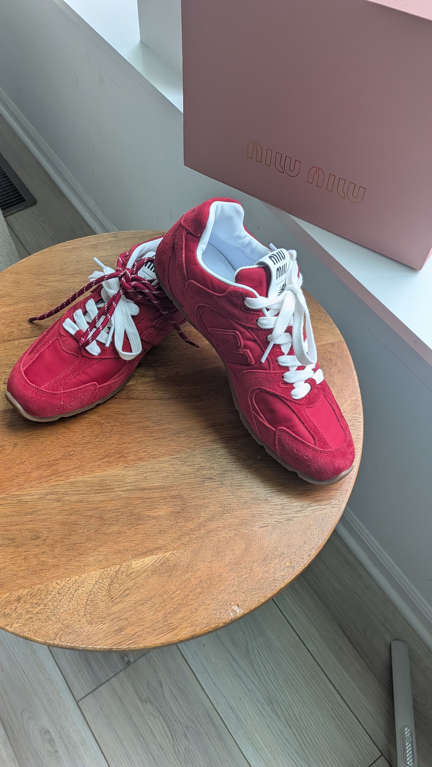 Tenis Miu Miu rojos talla 8 top quality con caja