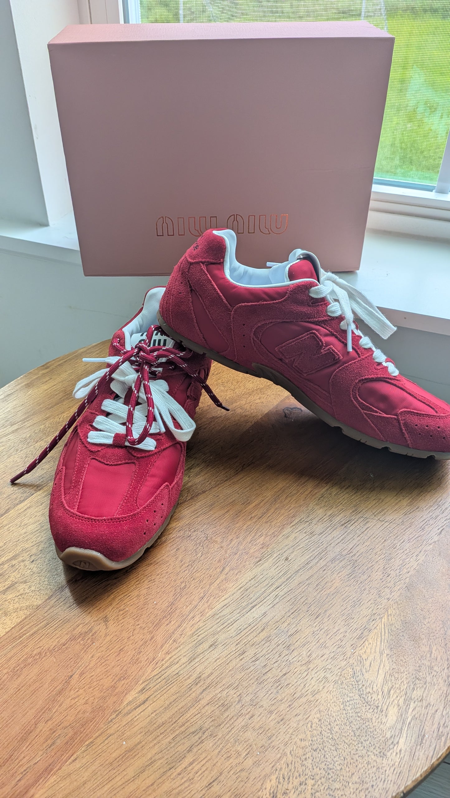 Tenis Miu Miu rojos talla 8 top quality con caja