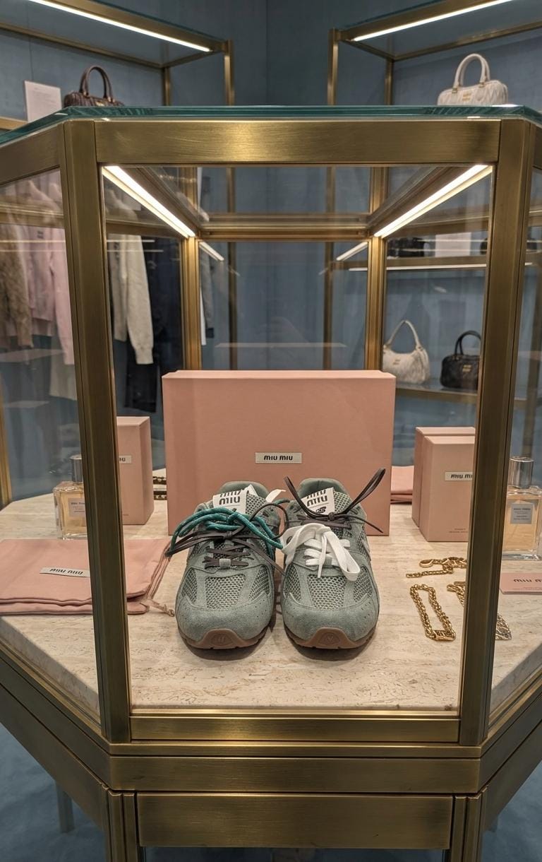 Tenis. Miu Miu verde talla 8 Nuevo’s con caja top quality