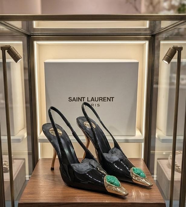 Tacones yves saint Laurent. Negros talla 8 con caja