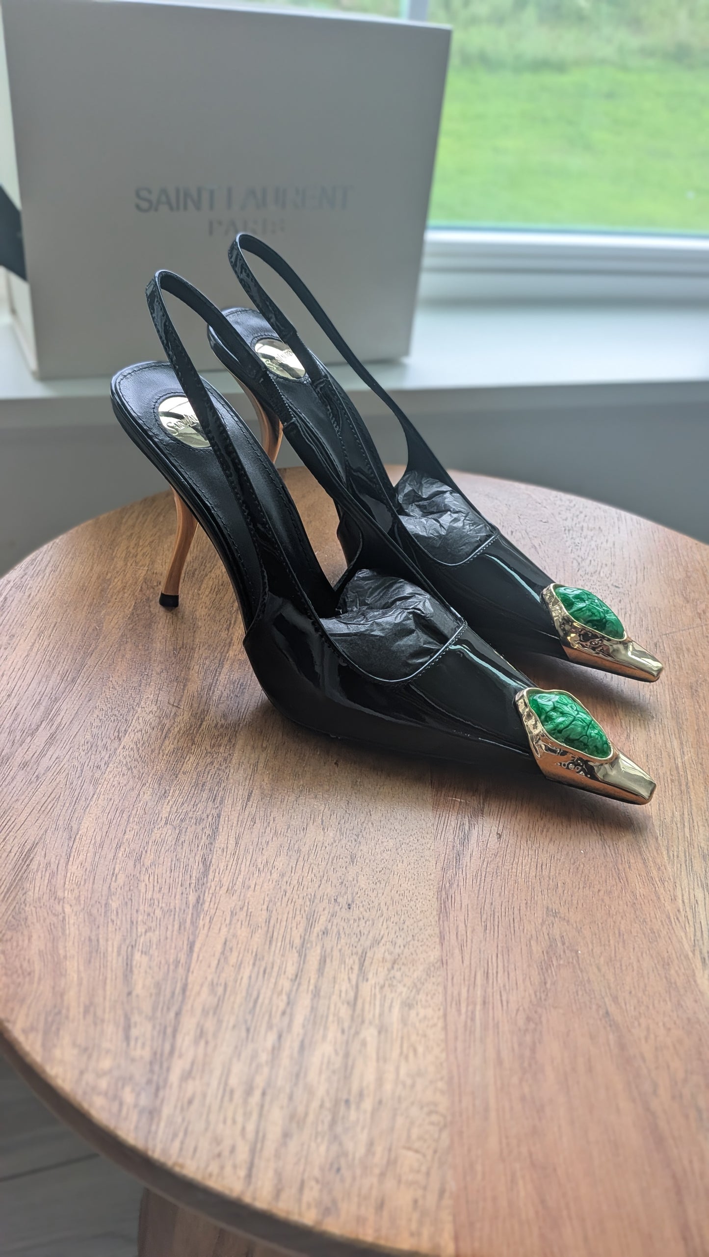 Tacones yves saint Laurent. Negros talla 8 con caja