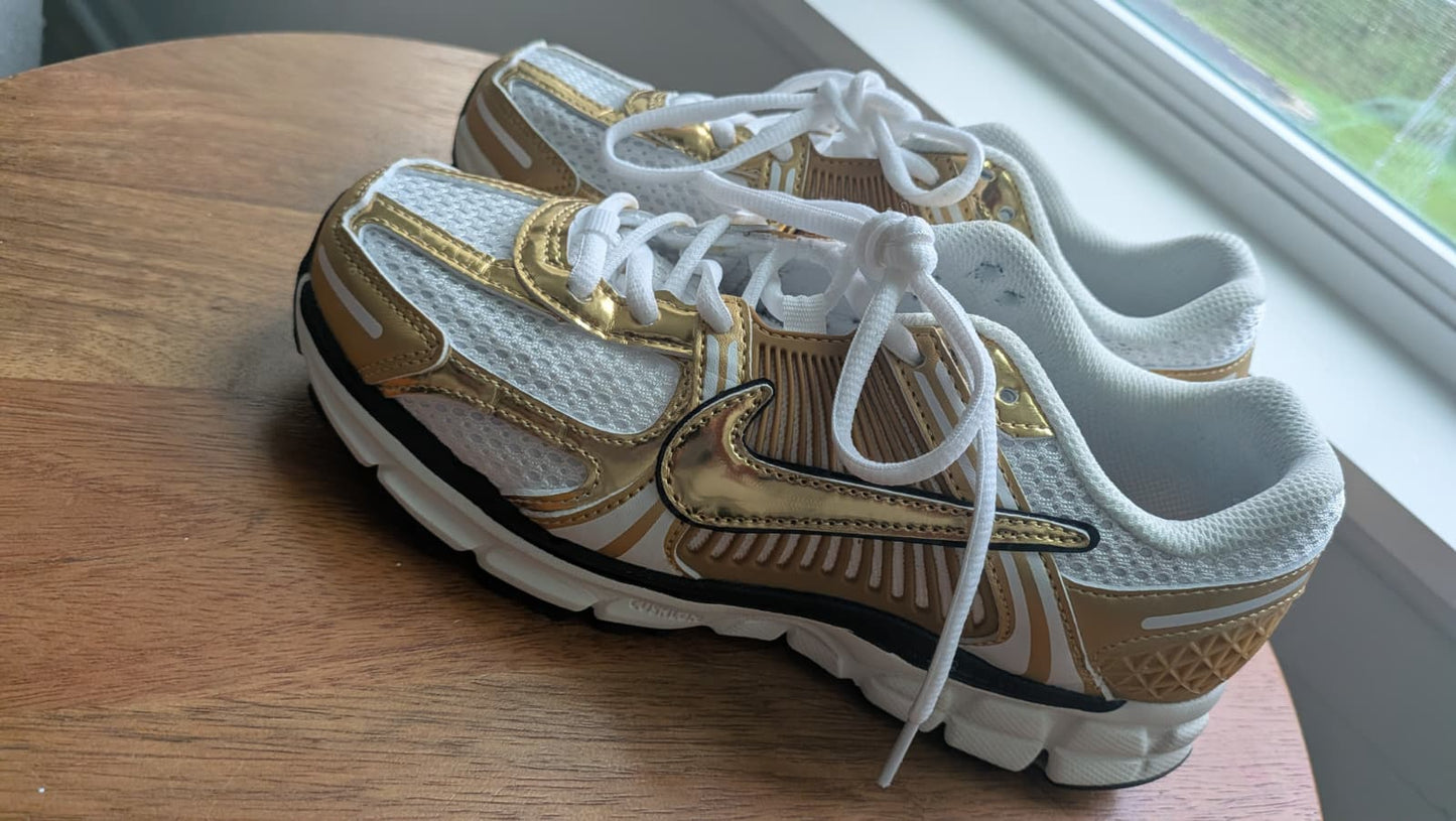 Closet sale Tenis Nike dorados talla 8