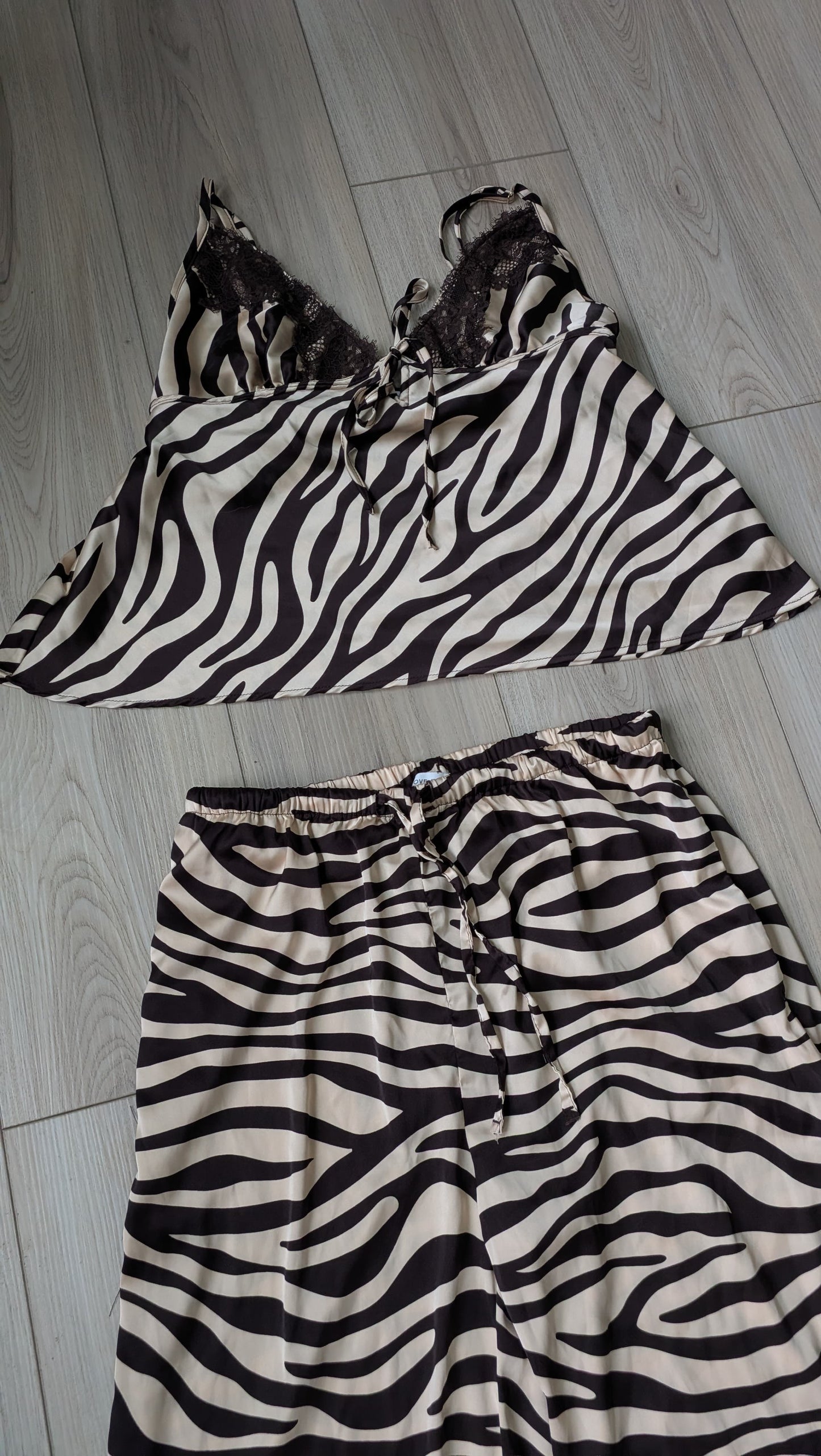 Closet sale Set de satin small