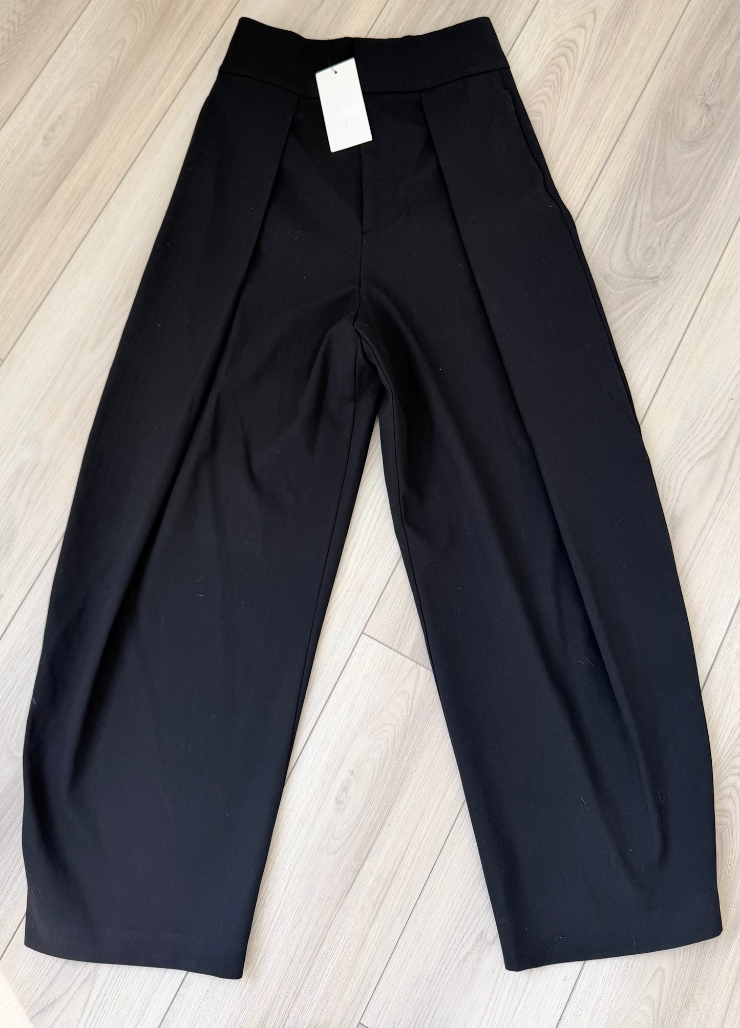 Pantalón Zara de vestir negro Nuevo small