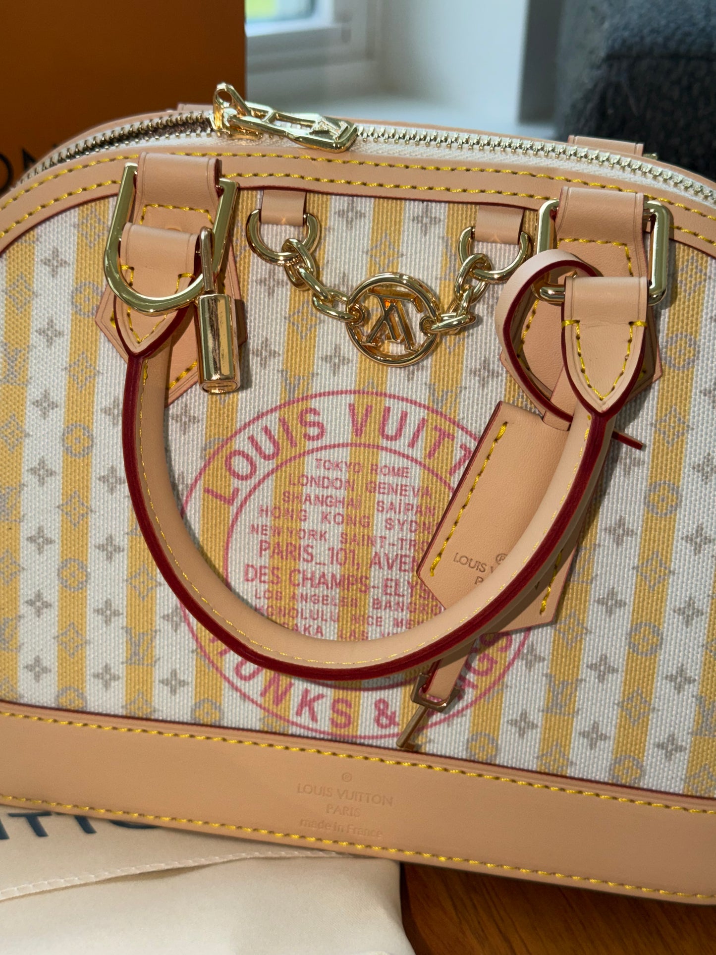 Bolsa Louis Vuitton nueva con caja y cubre polvo top quality