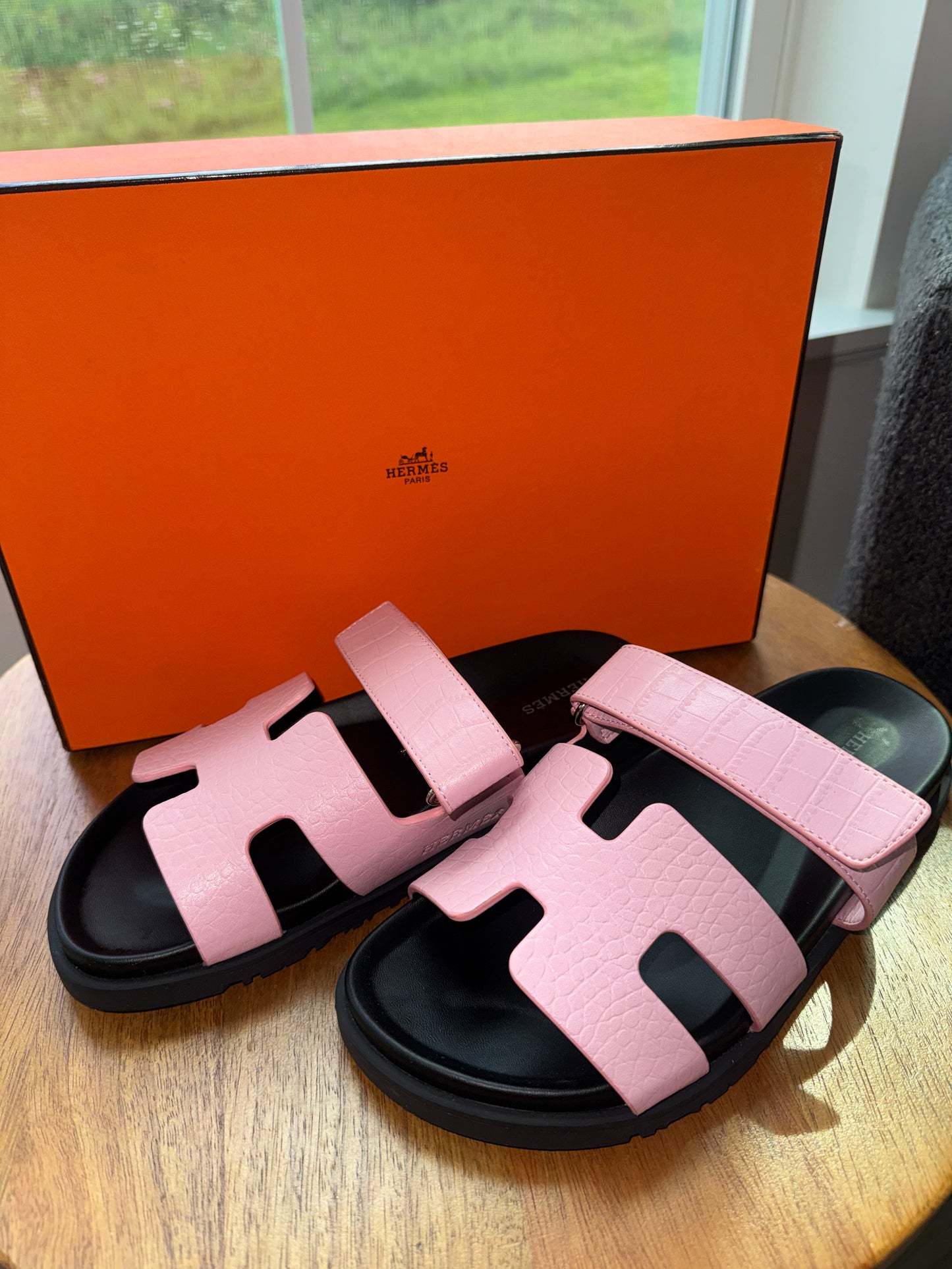 Sandalias Hermes Rosa talla 8 top quality con cubre polvo y caja