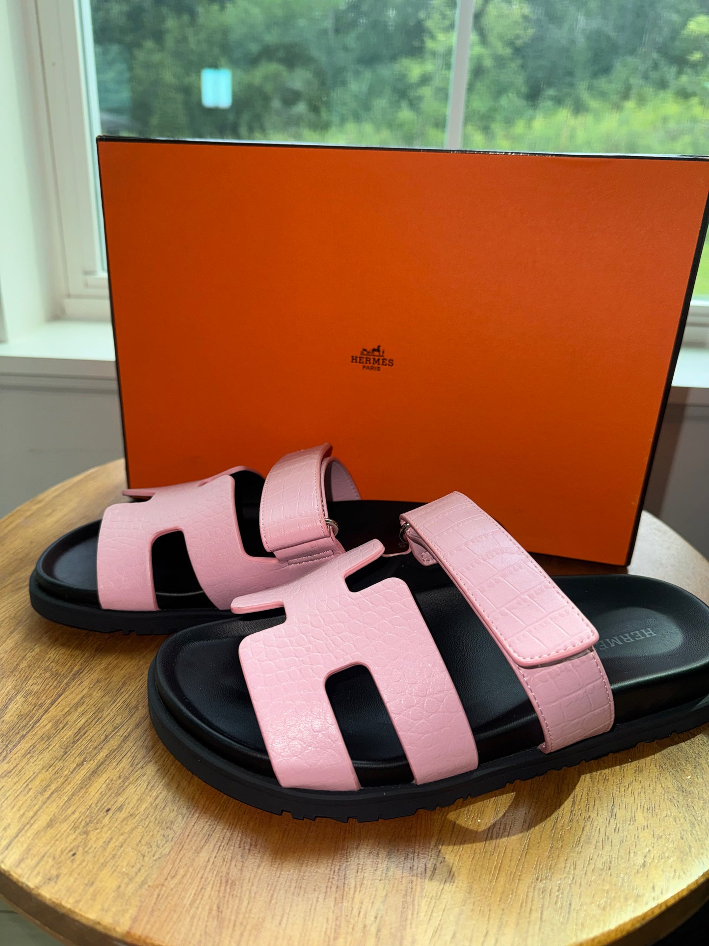 Sandalias Hermes Rosa talla 8 top quality con cubre polvo y caja