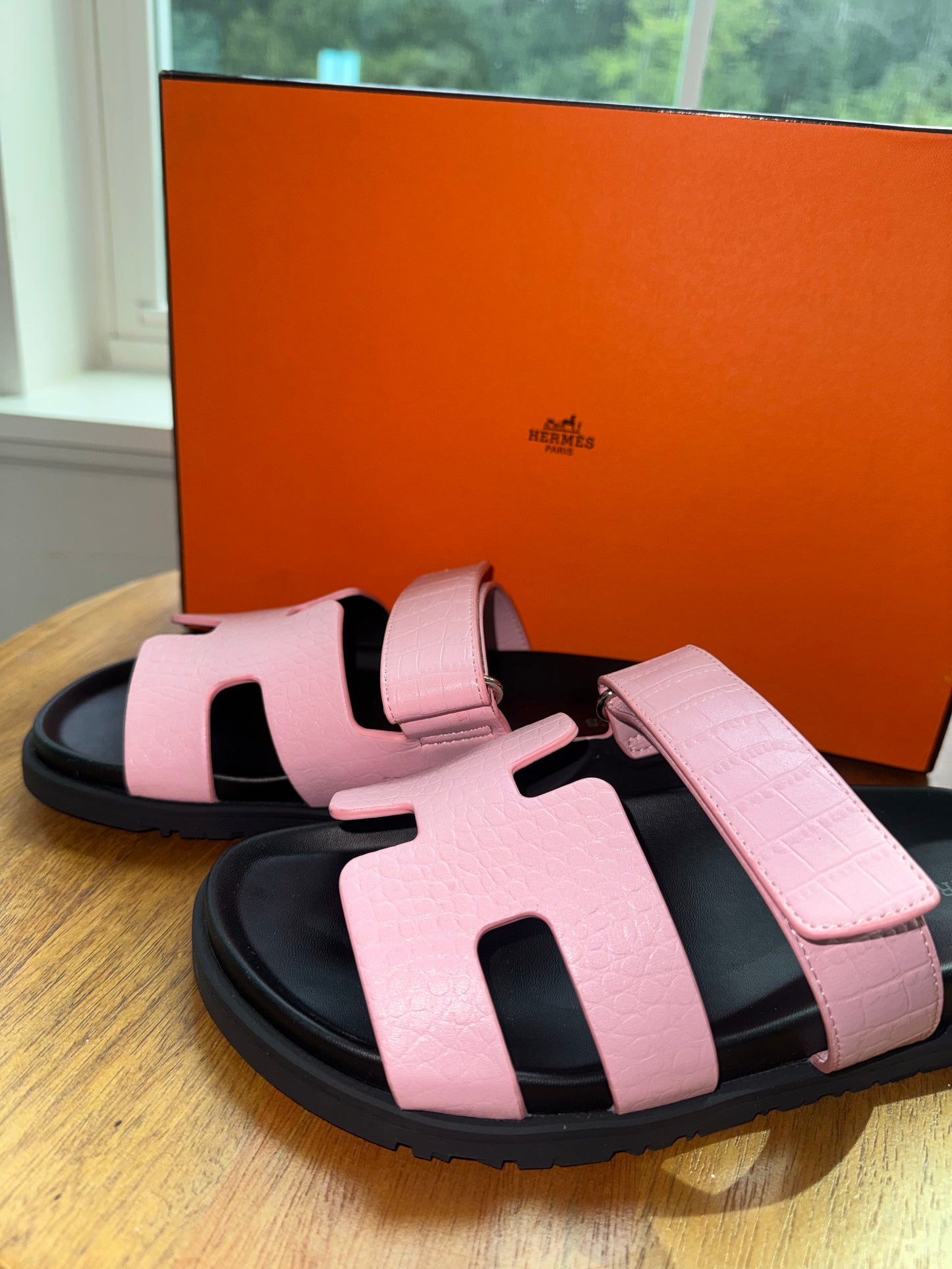 Sandalias Hermes Rosa talla 8 top quality con cubre polvo y caja