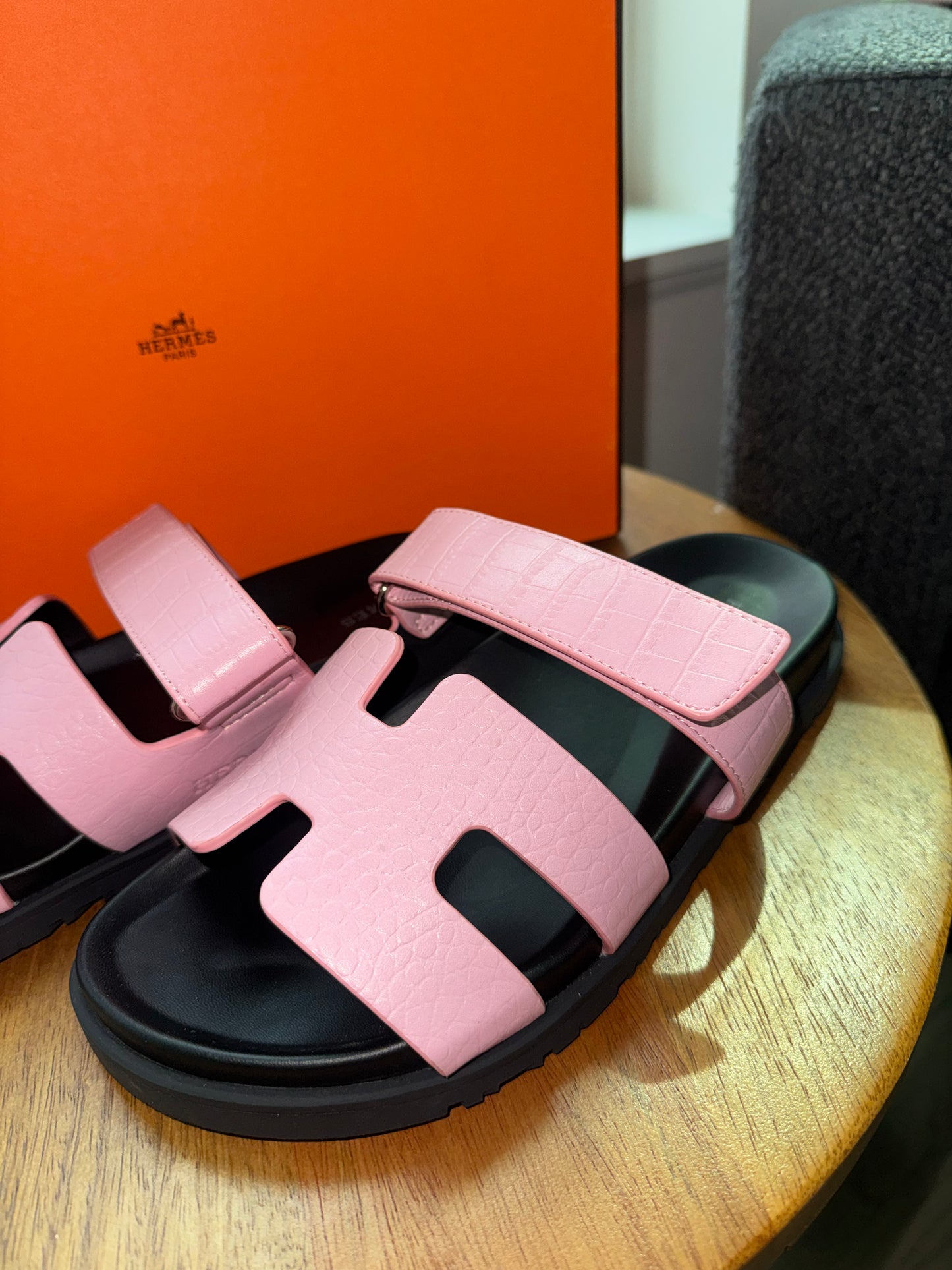 Sandalias Hermes Rosa talla 8 top quality con cubre polvo y caja