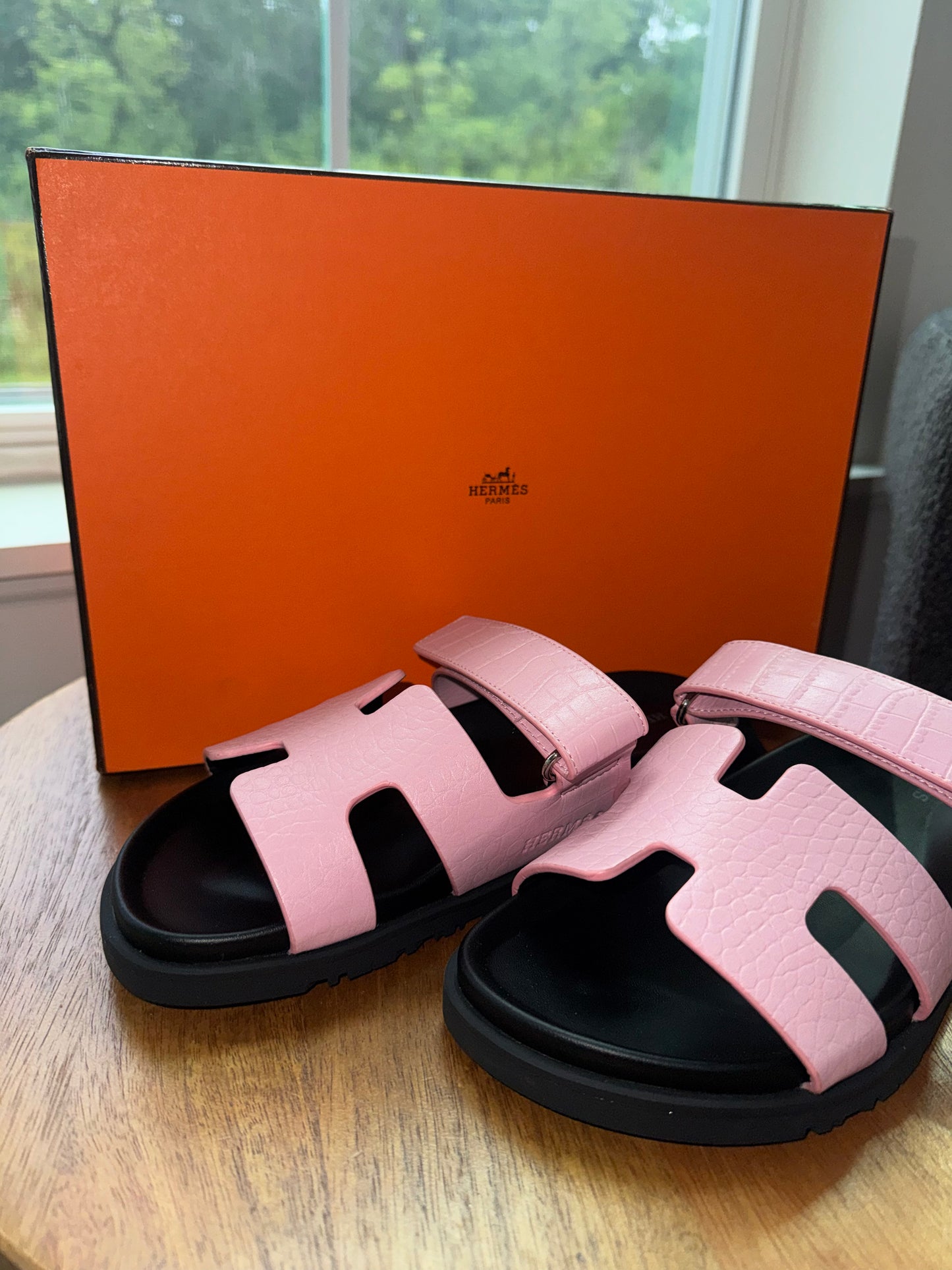 Sandalias Hermes Rosa talla 8 top quality con cubre polvo y caja