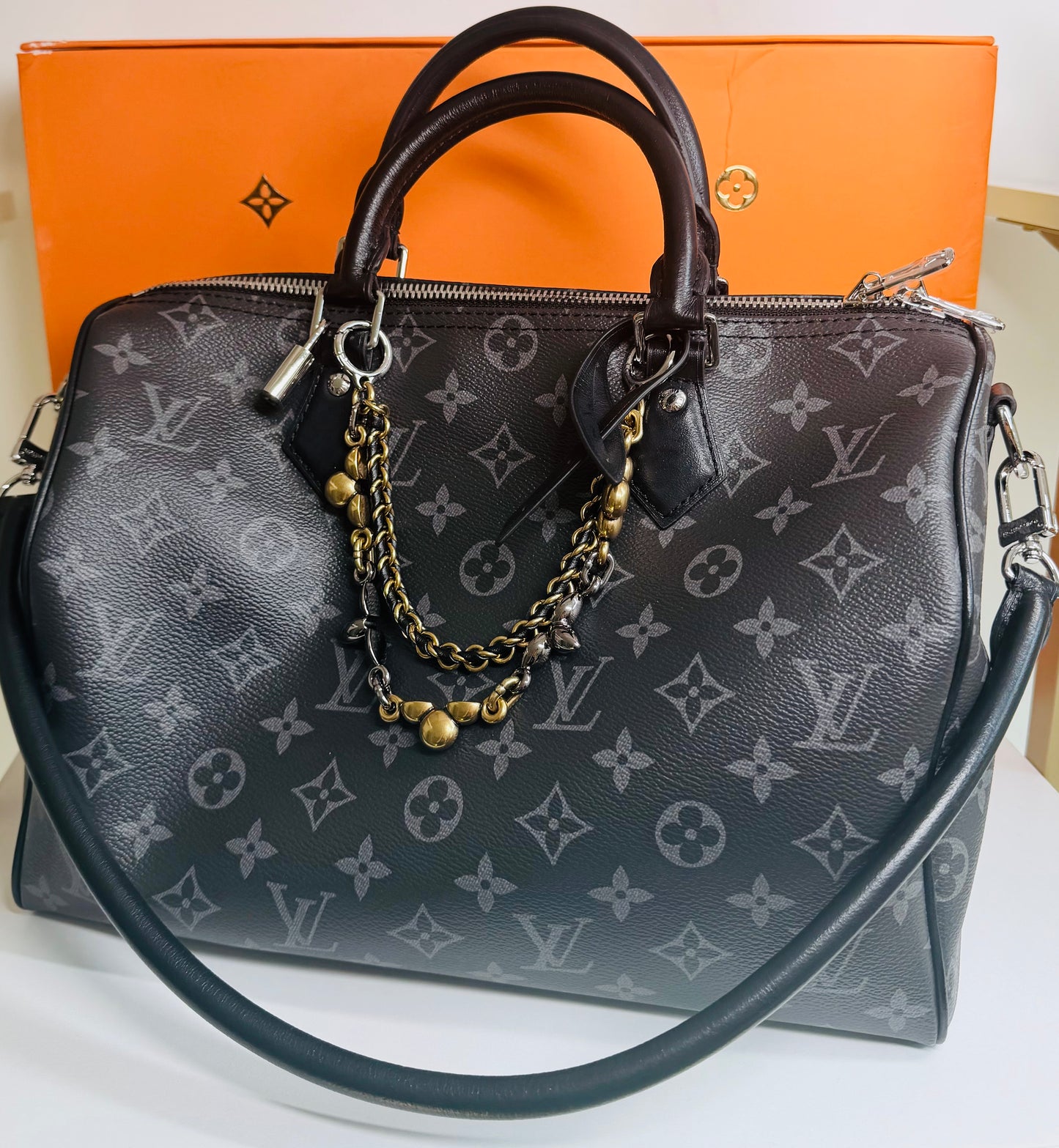 Bolsa Louis Vuitton Negra con accessorios , de pile top quality
