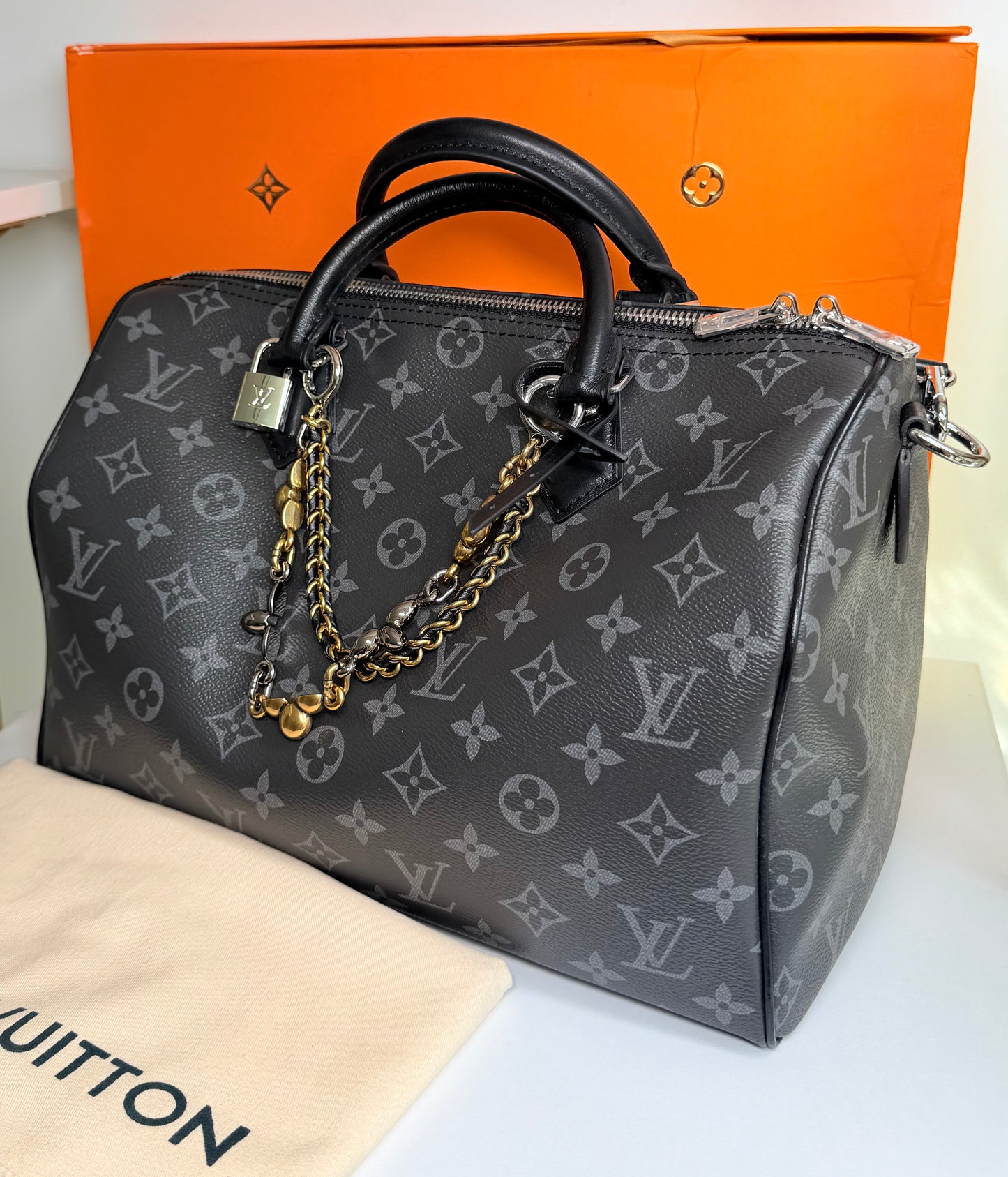 Bolsa Louis Vuitton Negra con accessorios , de pile top quality