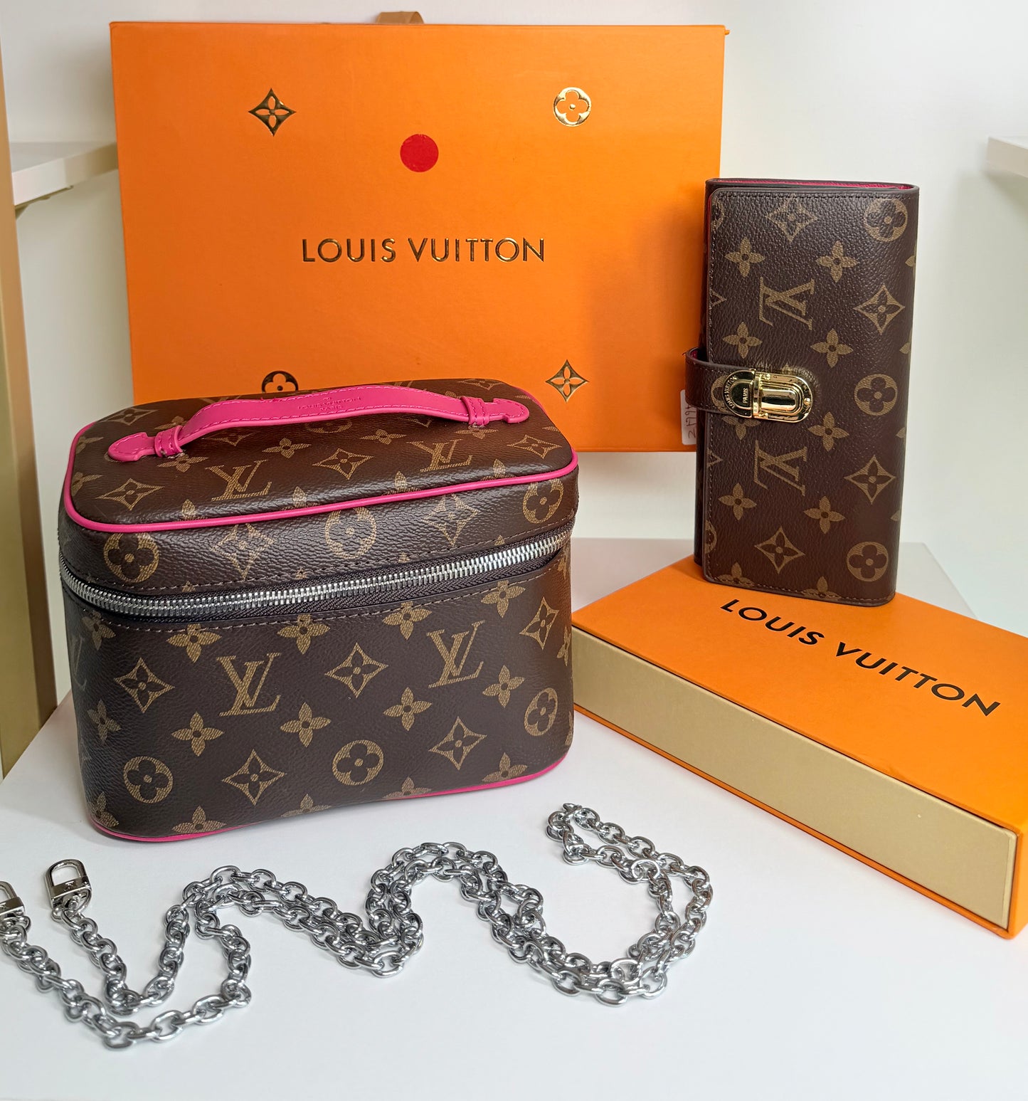 Cosmetiquera Louis Vuitton con Cartera top quality