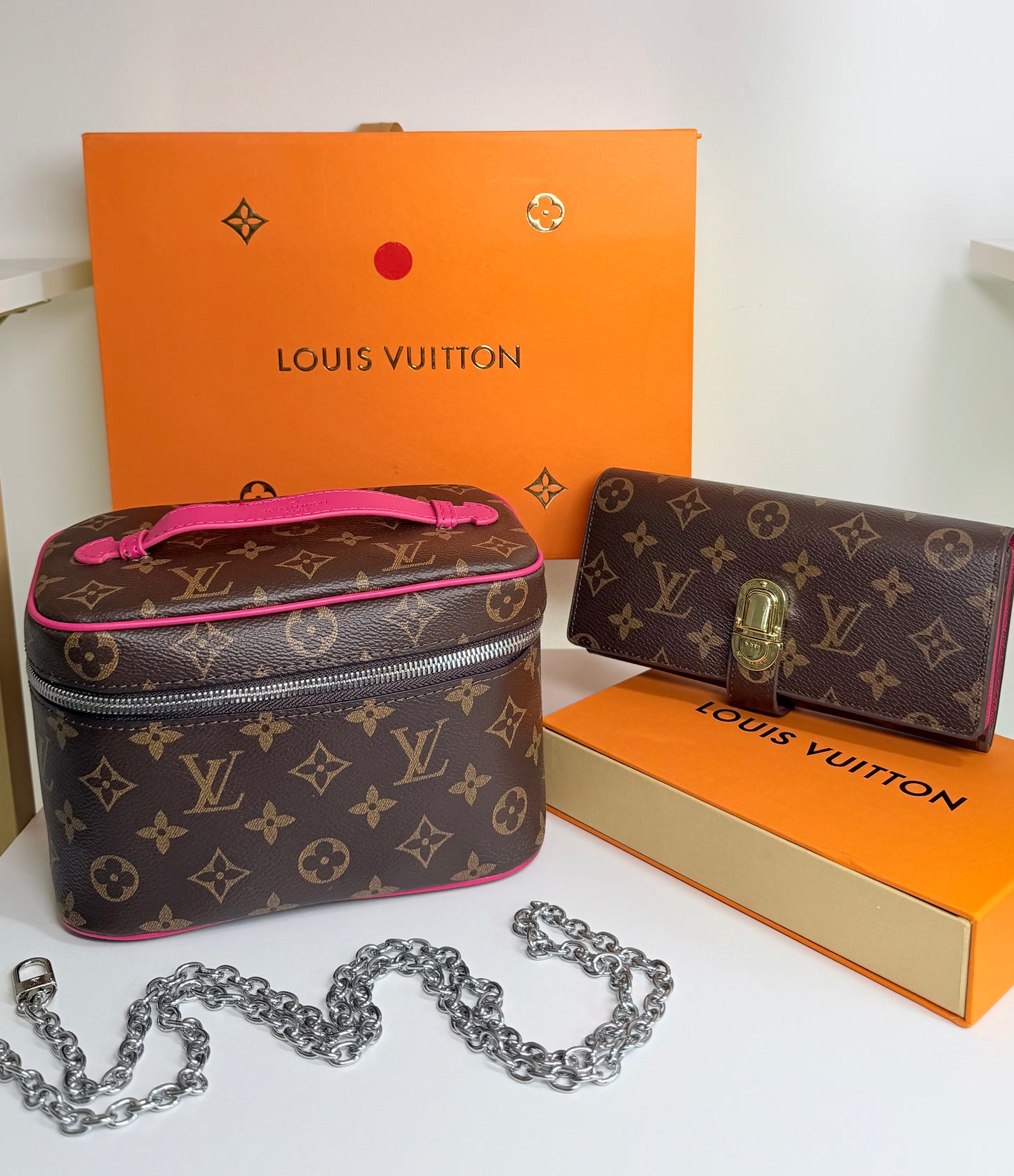 Cosmetiquera Louis Vuitton con Cartera top quality