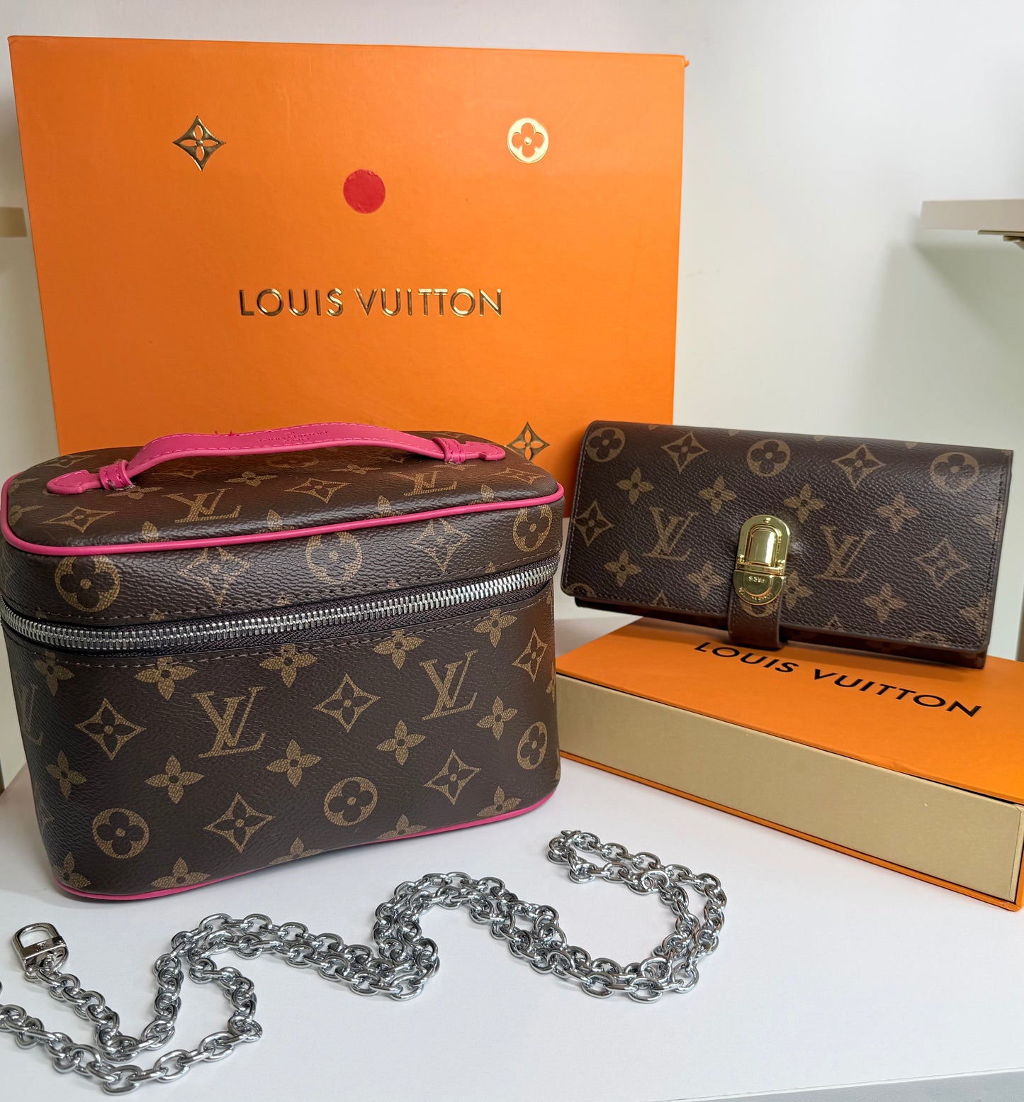 Cosmetiquera Louis Vuitton con Cartera top quality