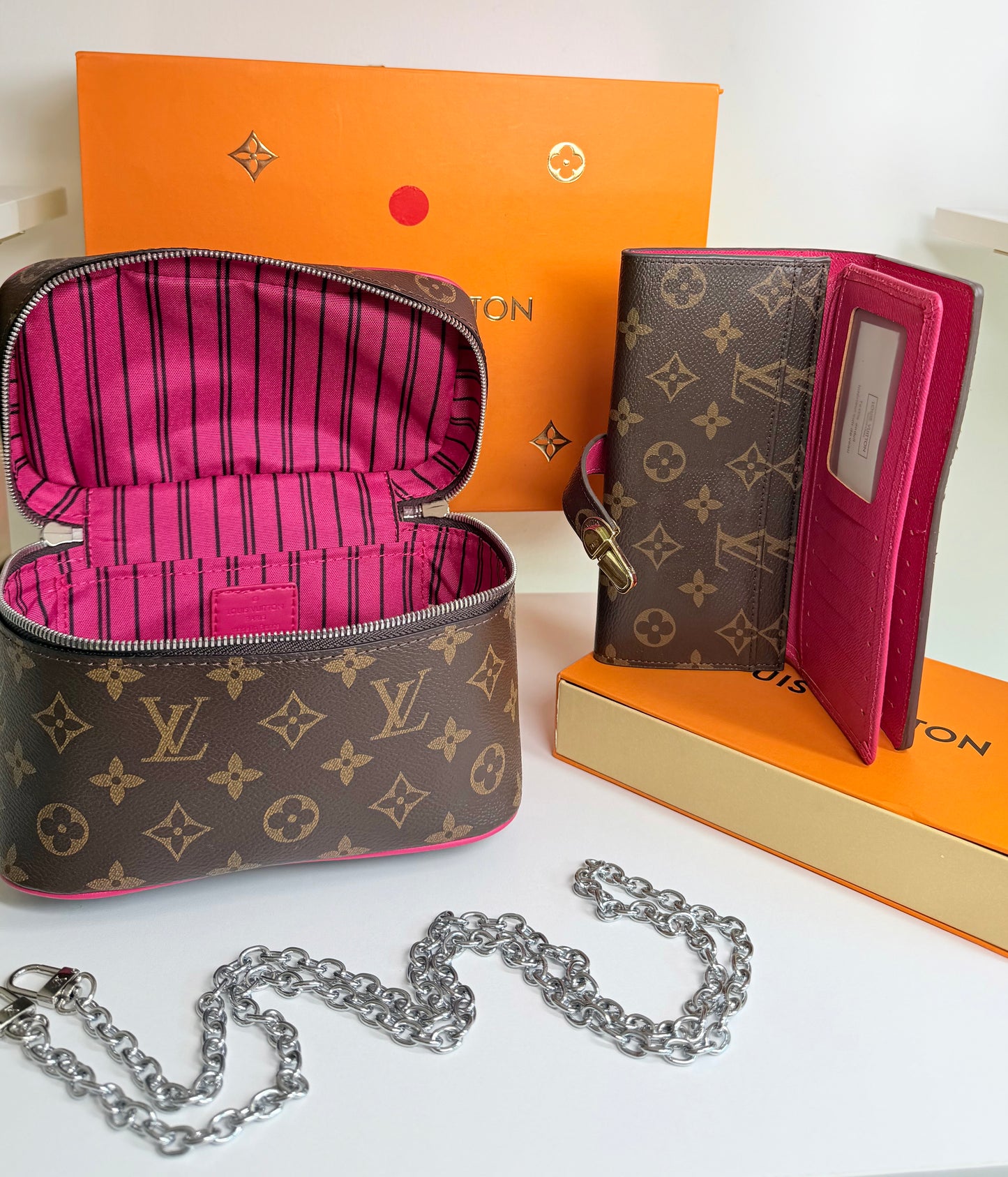 Cosmetiquera Louis Vuitton con Cartera top quality