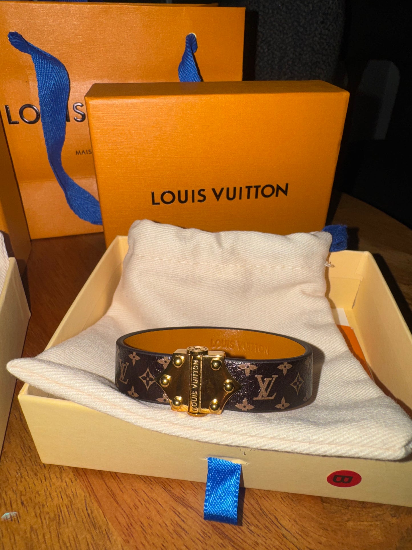 Pulsera Louis Vuitton con caja y estuche