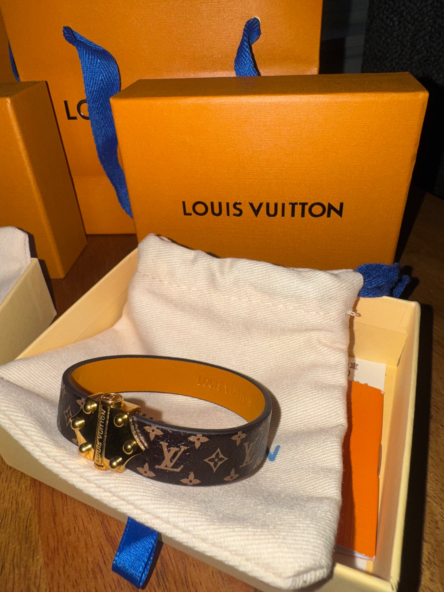 Pulsera Louis Vuitton con caja y estuche