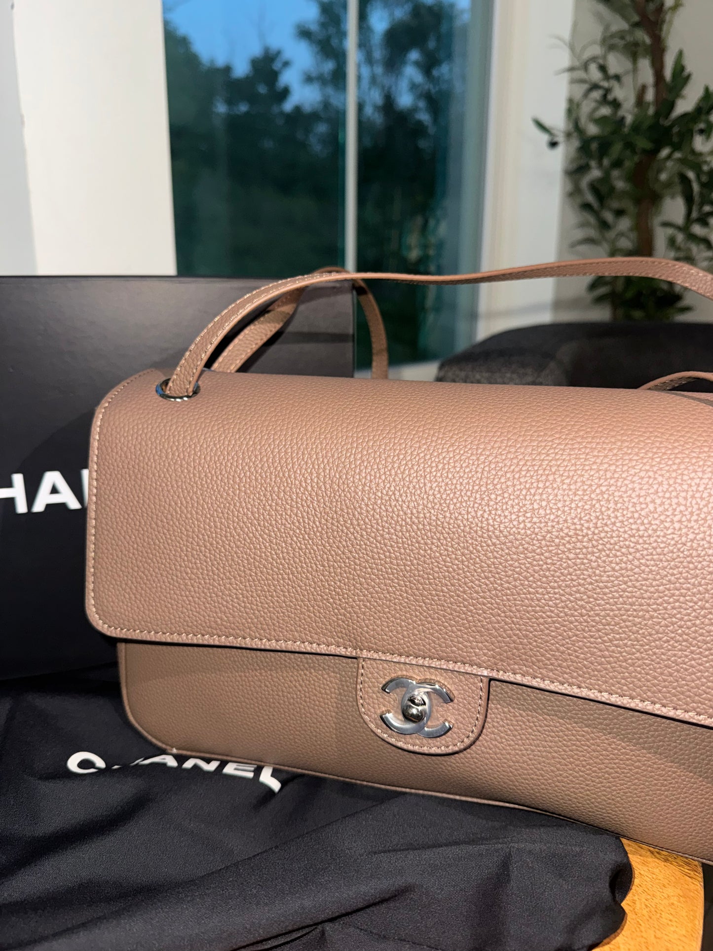 Bolsa Chanel mediana cafe , temporada 2026 top quality ( es calidad mas pro ). Con caja y cubre polvo